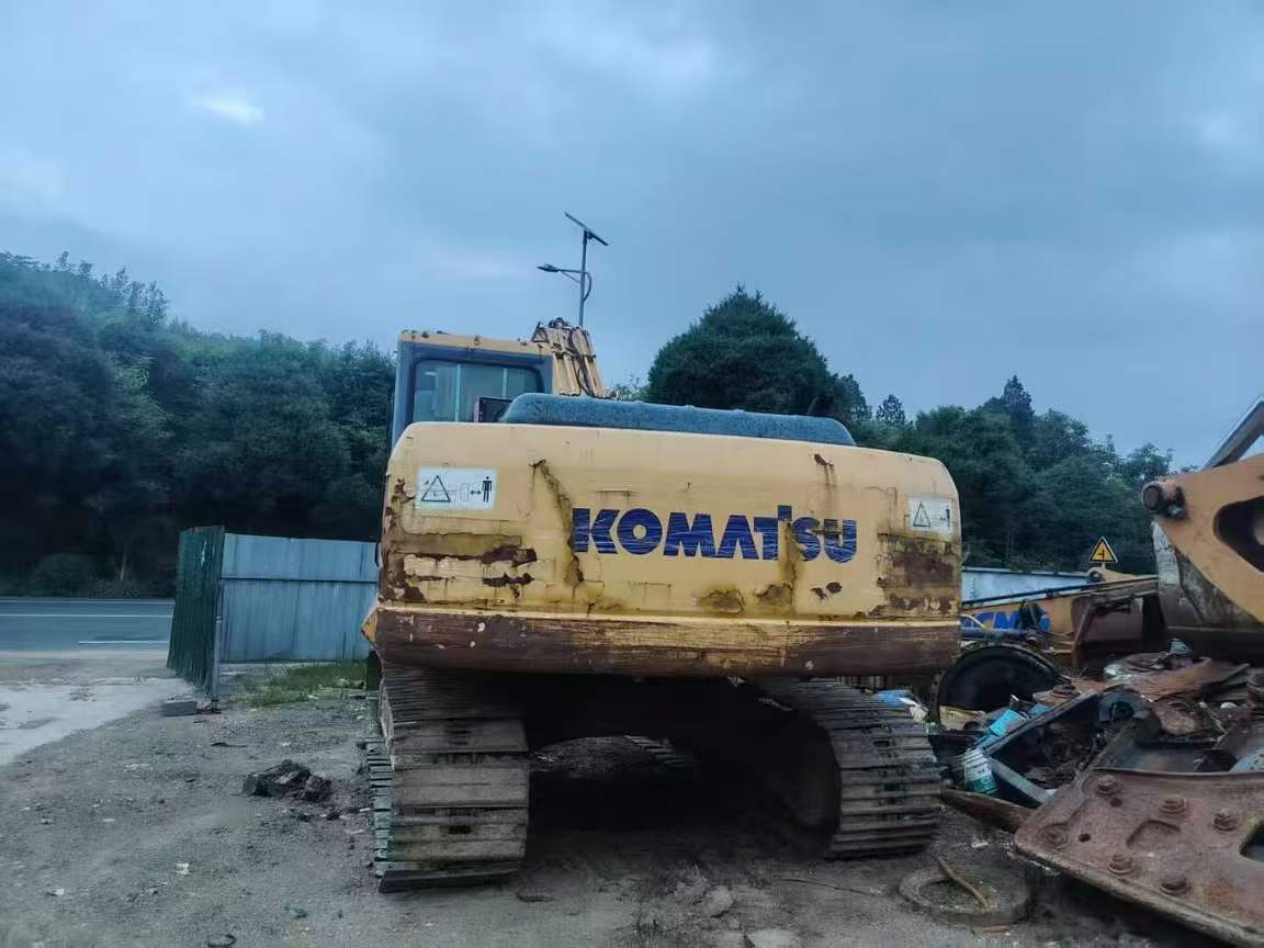 Buy Komatsu PC200-7 Used Excavator / 2 Buy Komatsu PC200-7 Used Excavator / 2