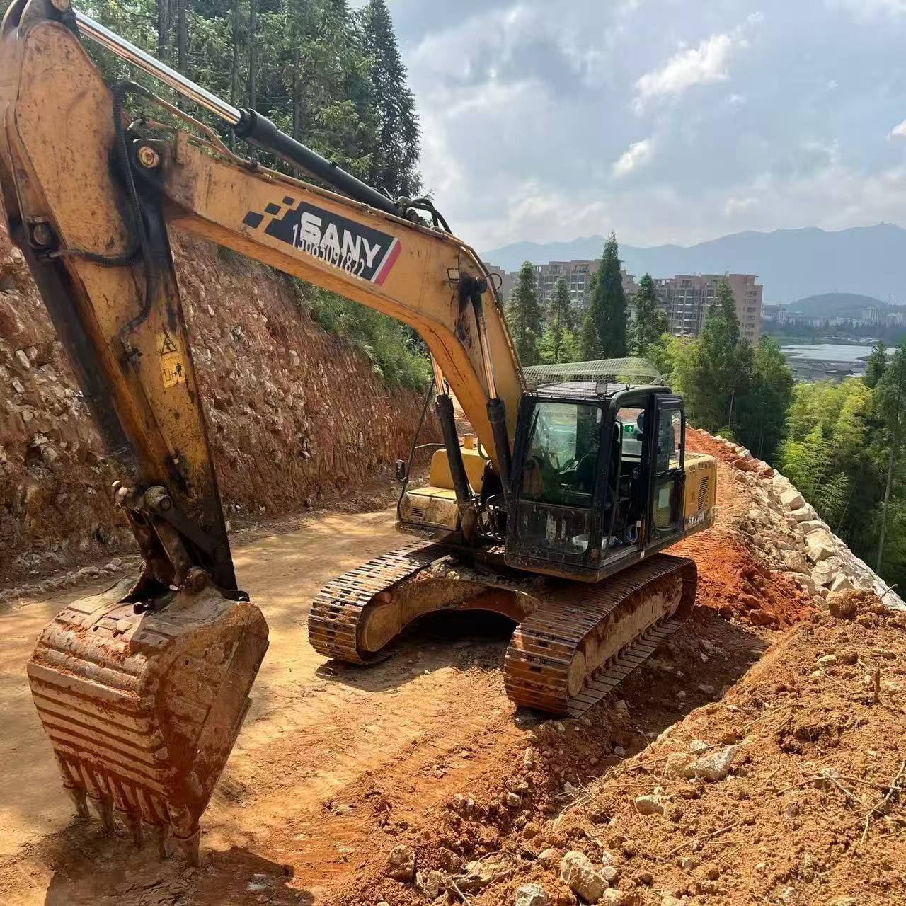 Buy Sany SY200C Used Excavator / 1