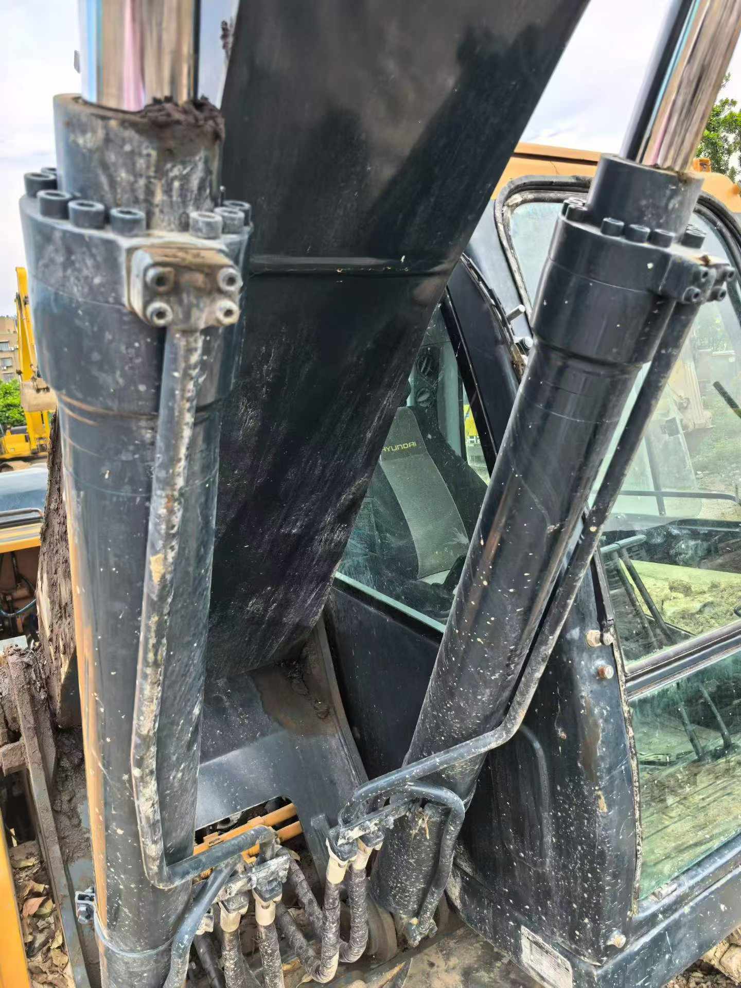 Buy Hyundai R215-7 Used Excavator / 8 Buy Hyundai R215-7 Used Excavator / 8