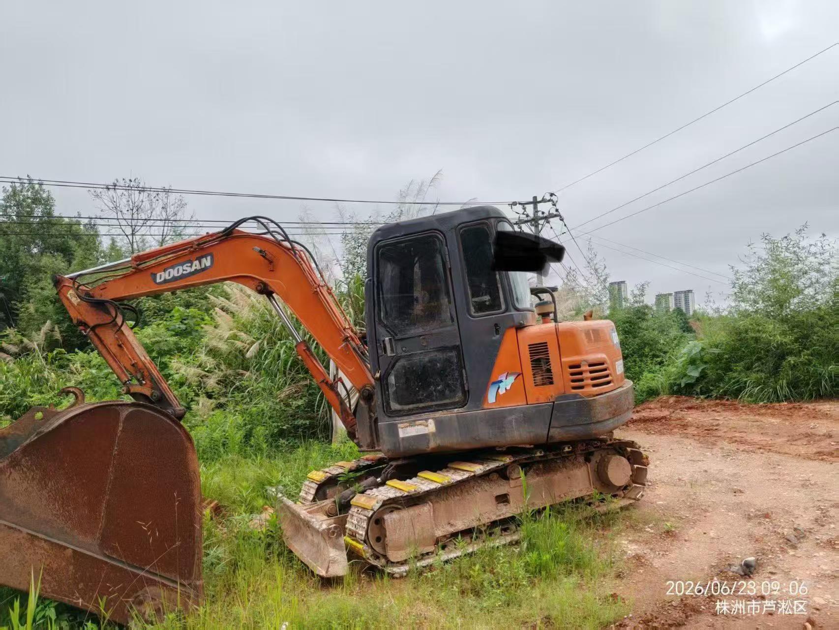 Buy Doosan DH55 Used Excavator / 2 Buy Doosan DH55 Used Excavator / 2