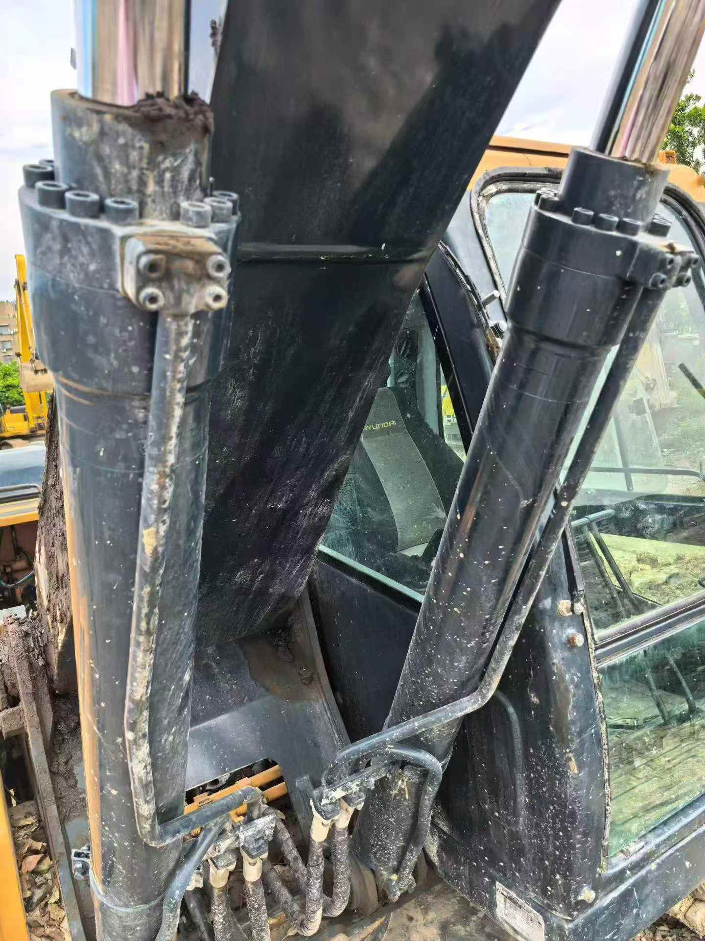 Buy Hyundai R215-7 Used Excavator / 8 Buy Hyundai R215-7 Used Excavator / 8