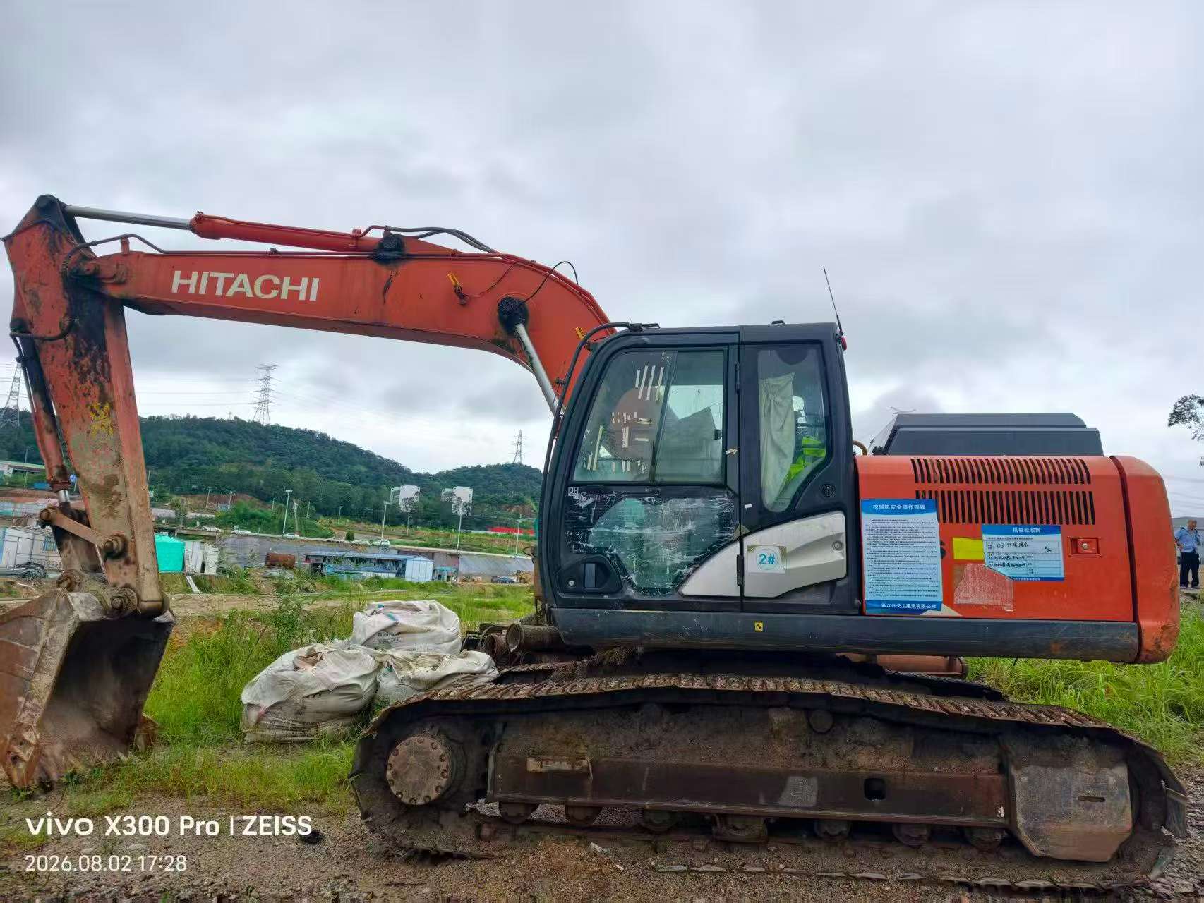 Buy Hitachi ZX195-5A Used Excavator / 1