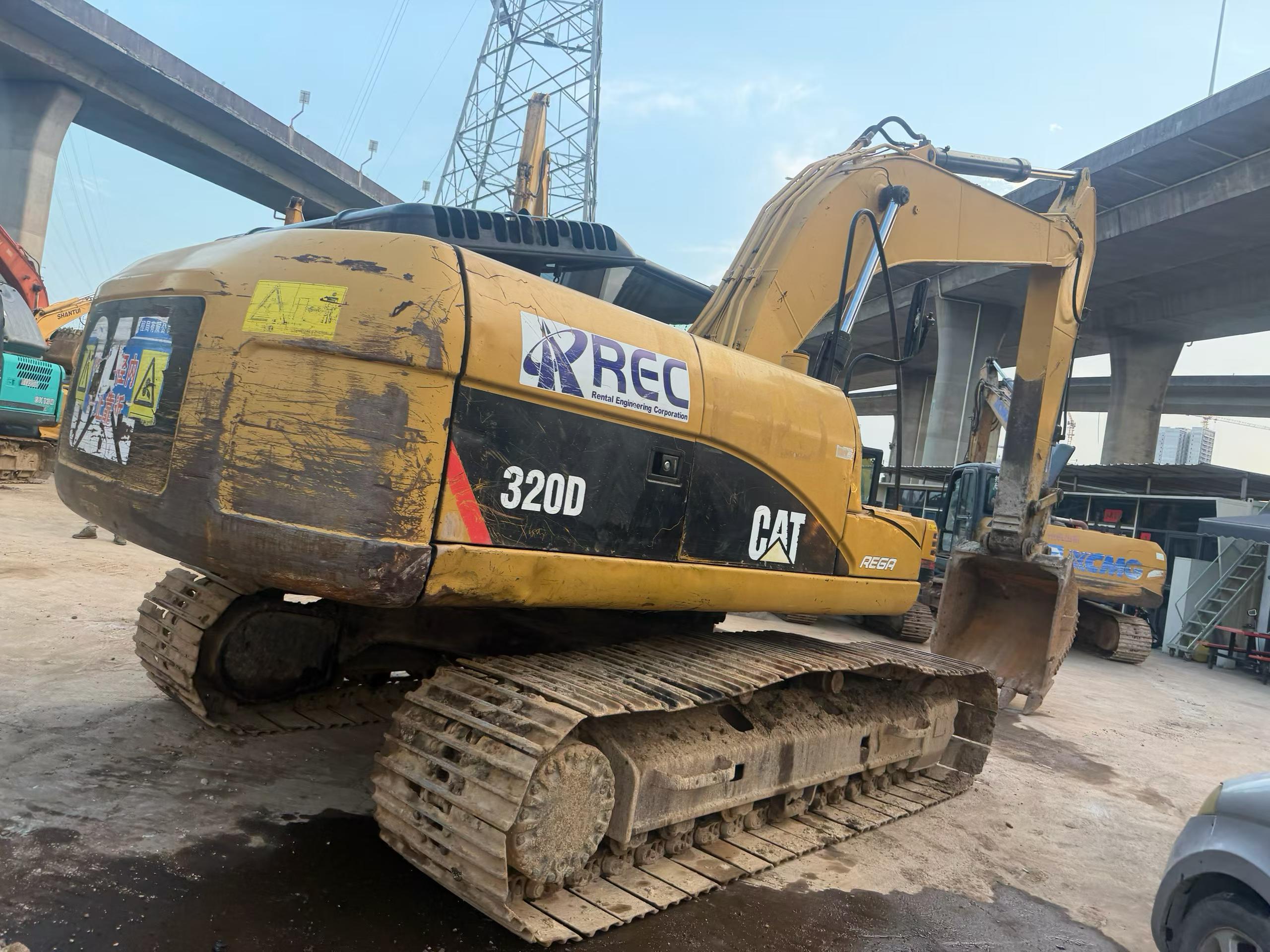 Buy Caterpillar 320D Used Excavator / 1