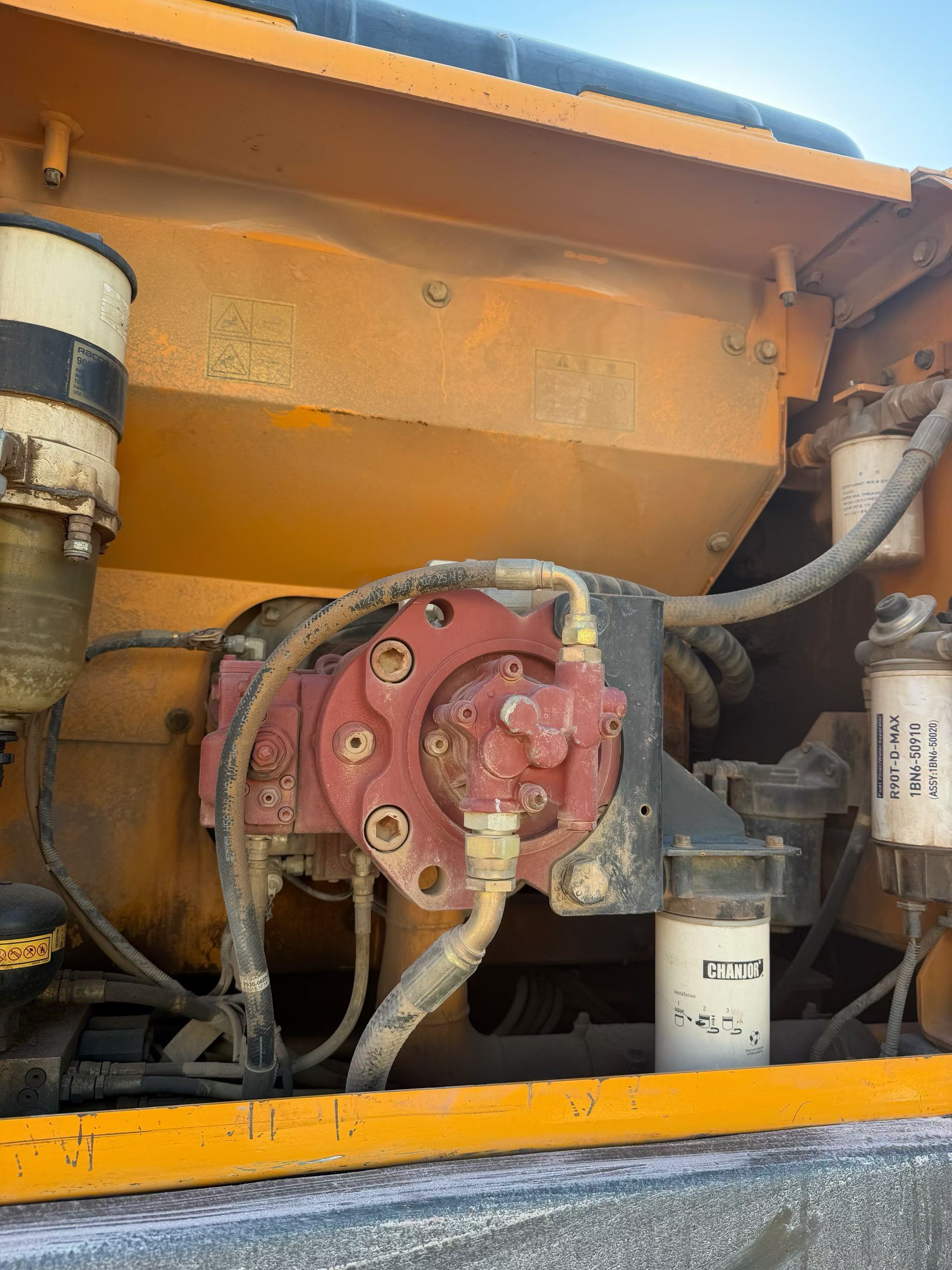 Buy Hyundai R215-7 Used Excavator / 8 Buy Hyundai R215-7 Used Excavator / 8