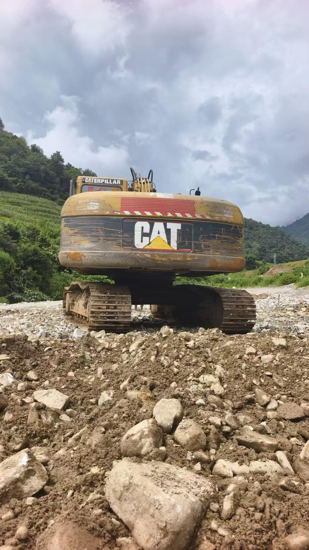 Buy Caterpillar 320C Used Excavator / 1