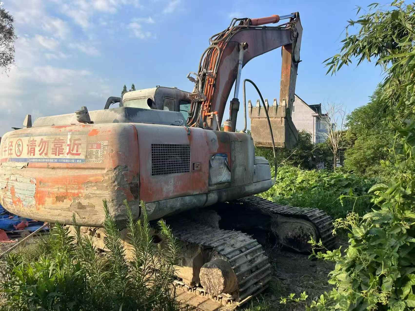 Buy Hitachi ZX200-3G Used Excavator / 1