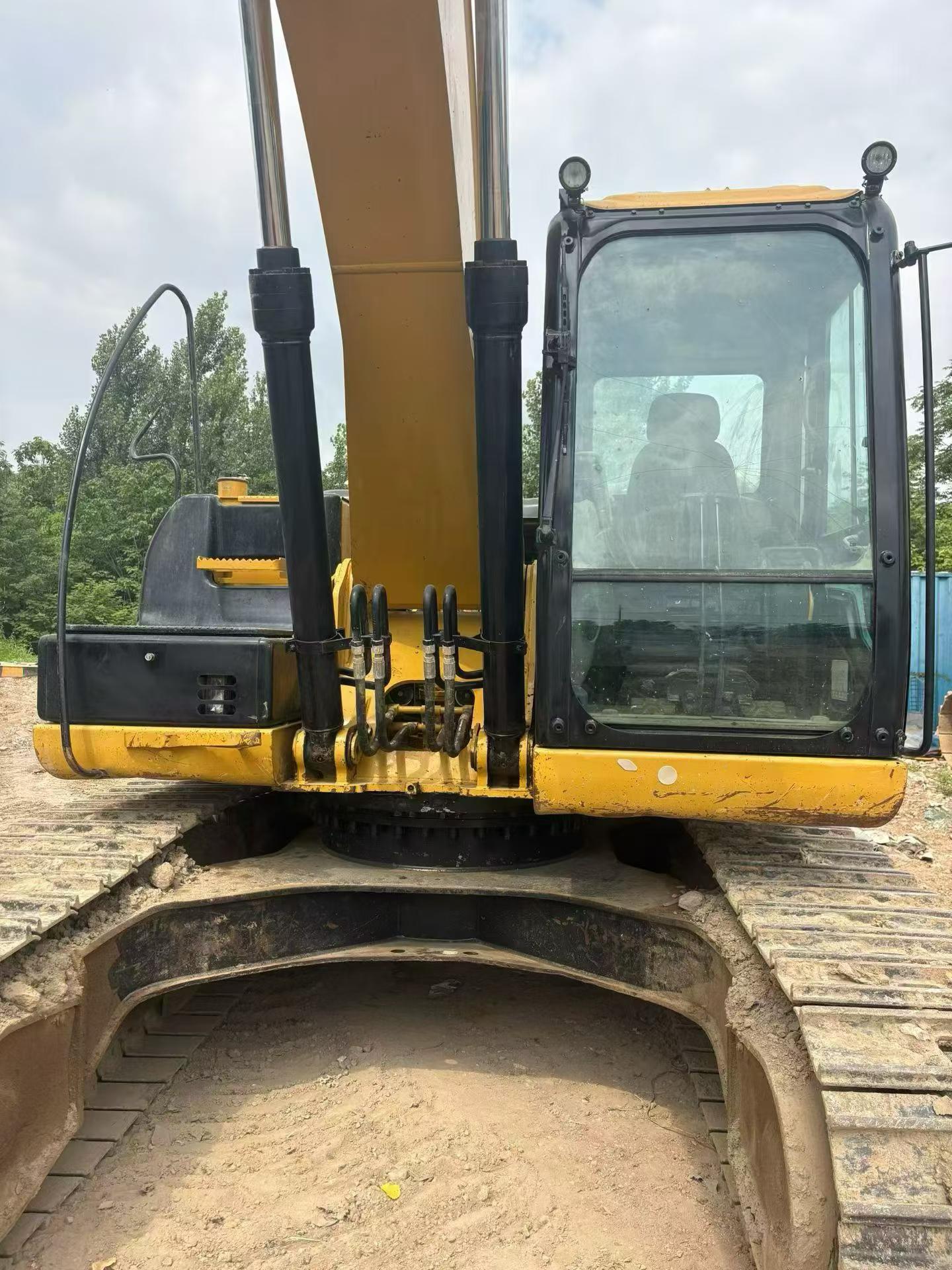 Buy Caterpillar 323D2L Used Excavator / 5 Buy Caterpillar 323D2L Used Excavator / 5