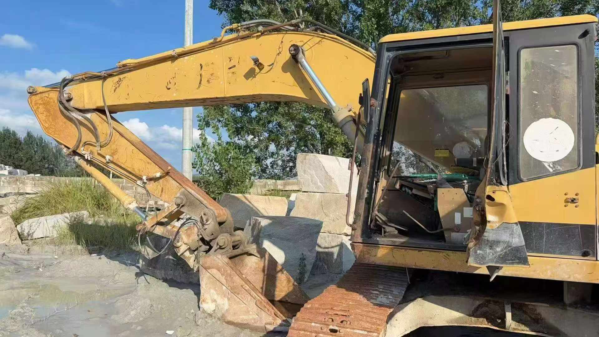 Buy Caterpillar E200B Used Excavator / 1