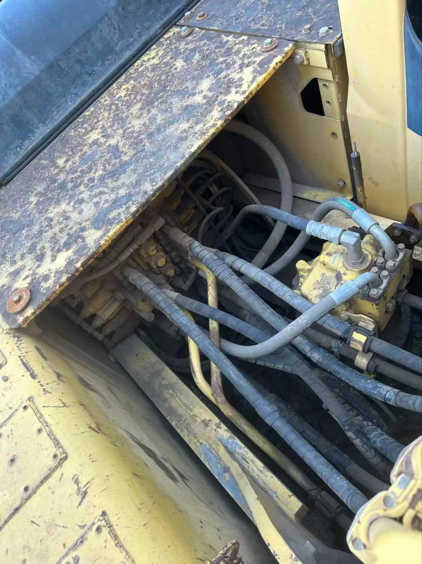 Buy Komatsu PC220-8 Used Excavator / 4 Buy Komatsu PC220-8 Used Excavator / 4