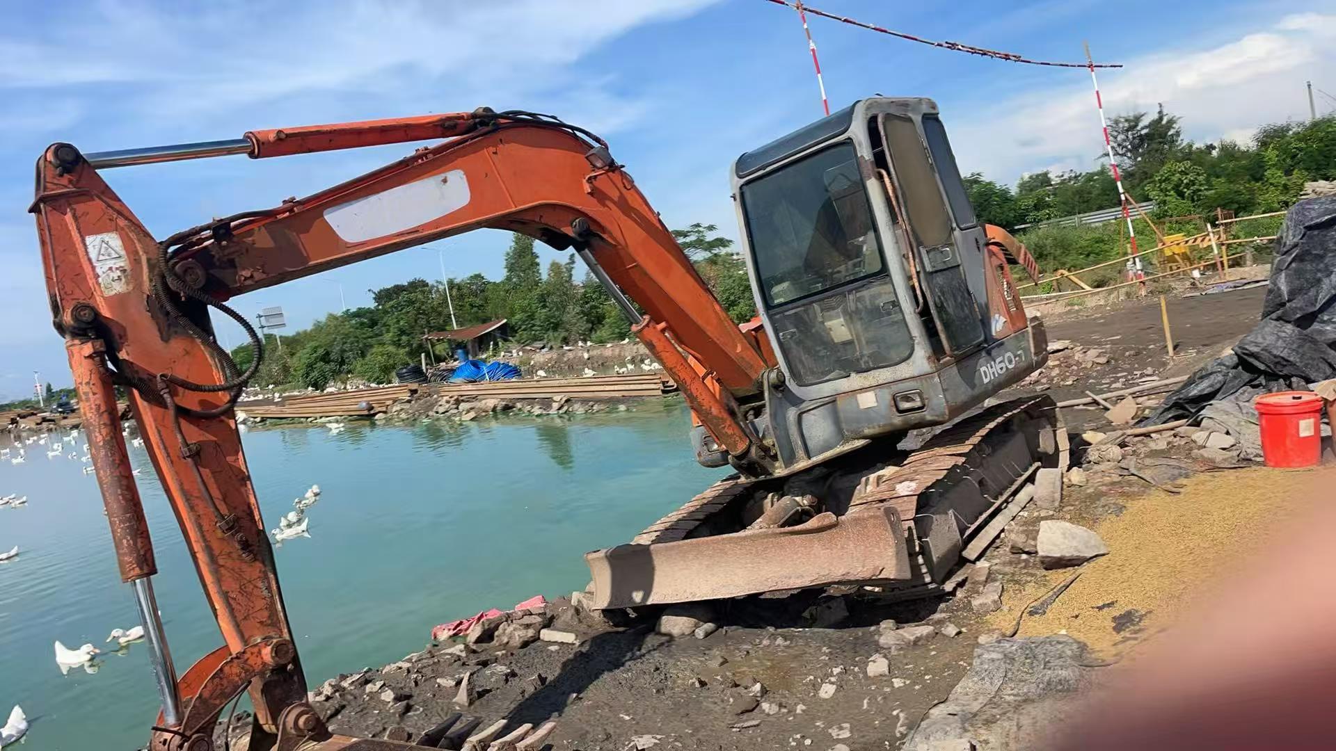 Buy Doosan DH55 Used Excavator / 2 Buy Doosan DH55 Used Excavator / 2
