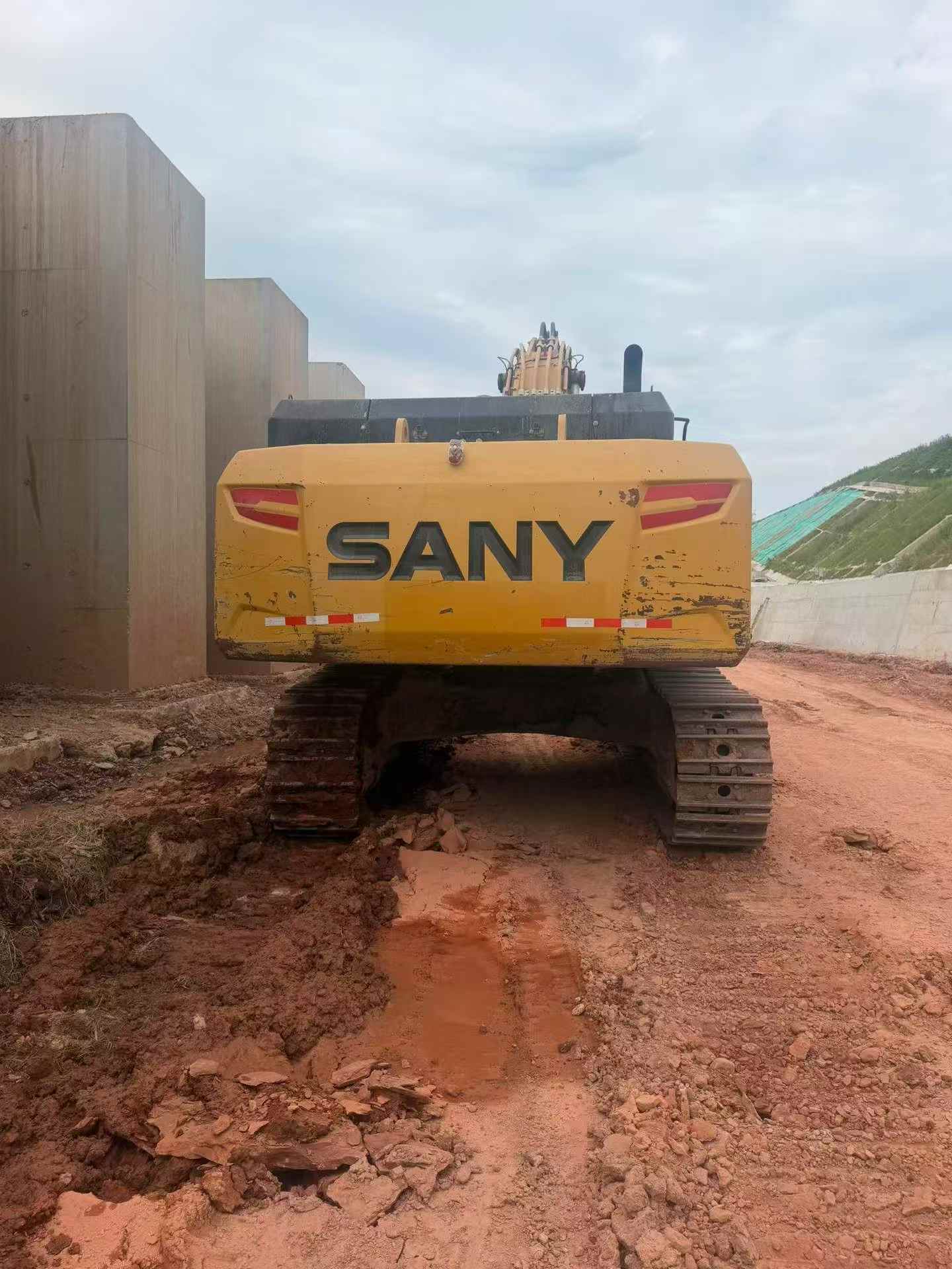 Buy Sany SY550H Used Excavator / 3 Buy Sany SY550H Used Excavator / 3