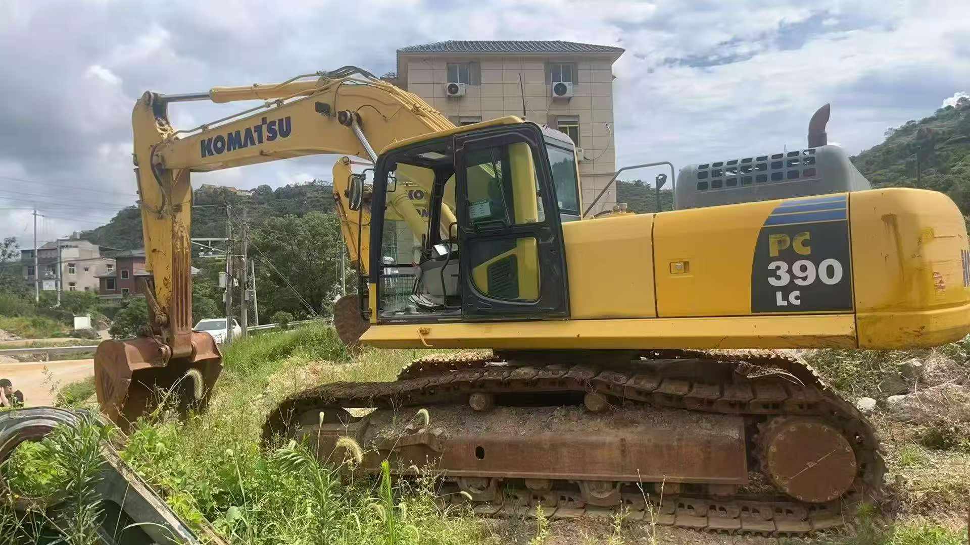 Buy Komatsu PC390LC-8M0 Used Excavator / 4 Buy Komatsu PC390LC-8M0 Used Excavator / 4
