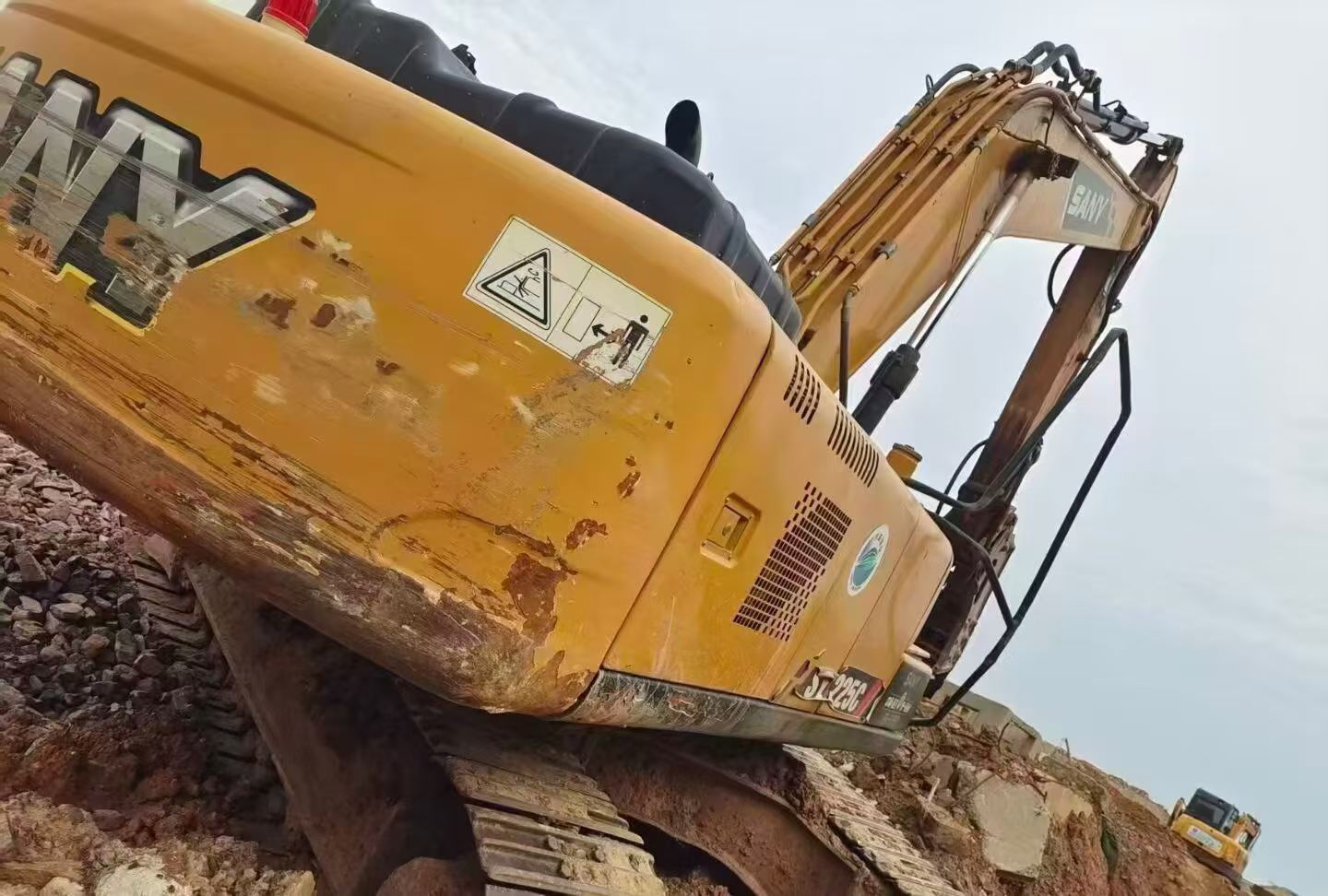 Buy Sany SY205C Used Excavator / 3 Buy Sany SY205C Used Excavator / 3