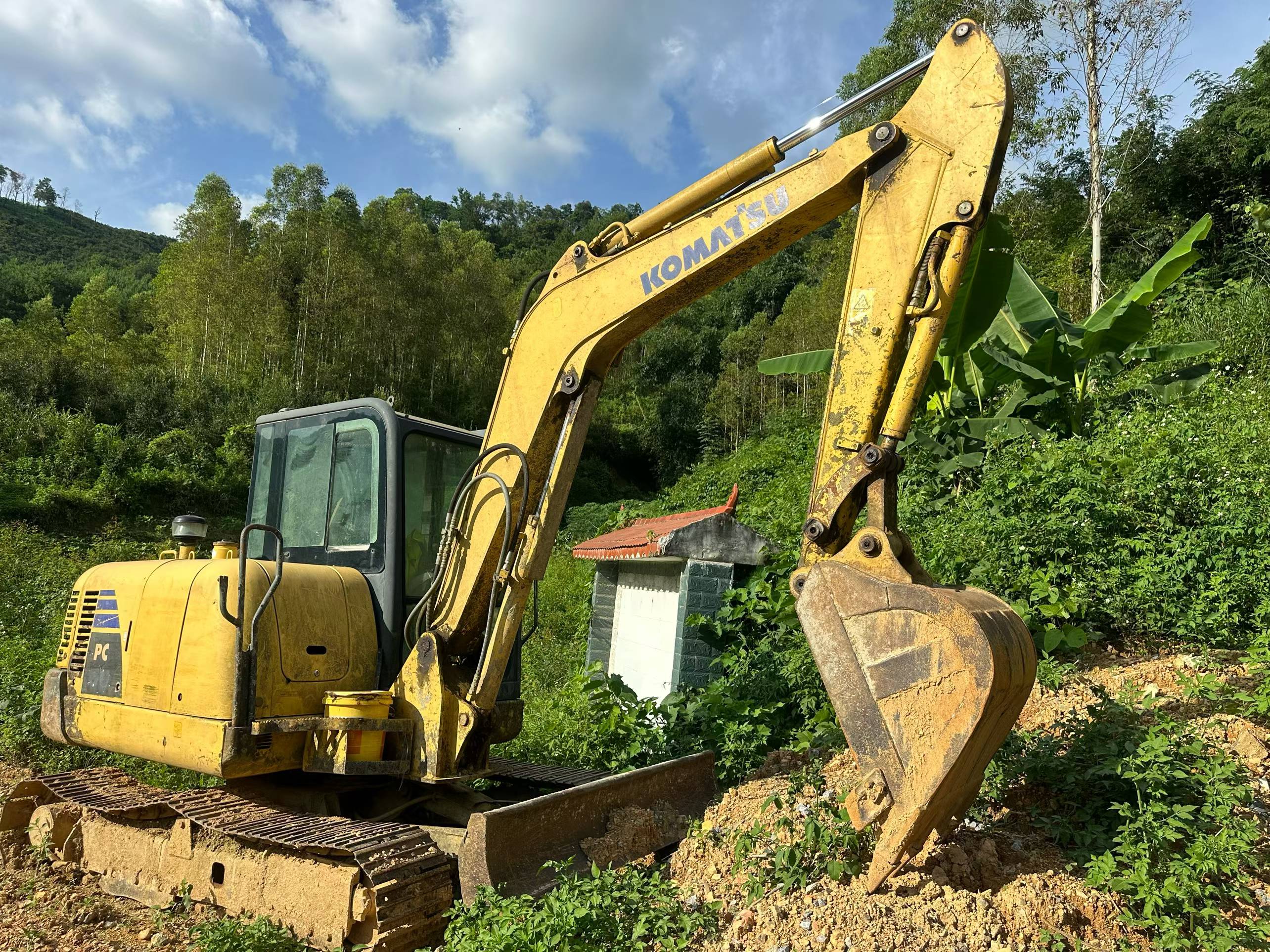 Buy Komatsu PC56-7 Used Excavator / 2 Buy Komatsu PC56-7 Used Excavator / 2