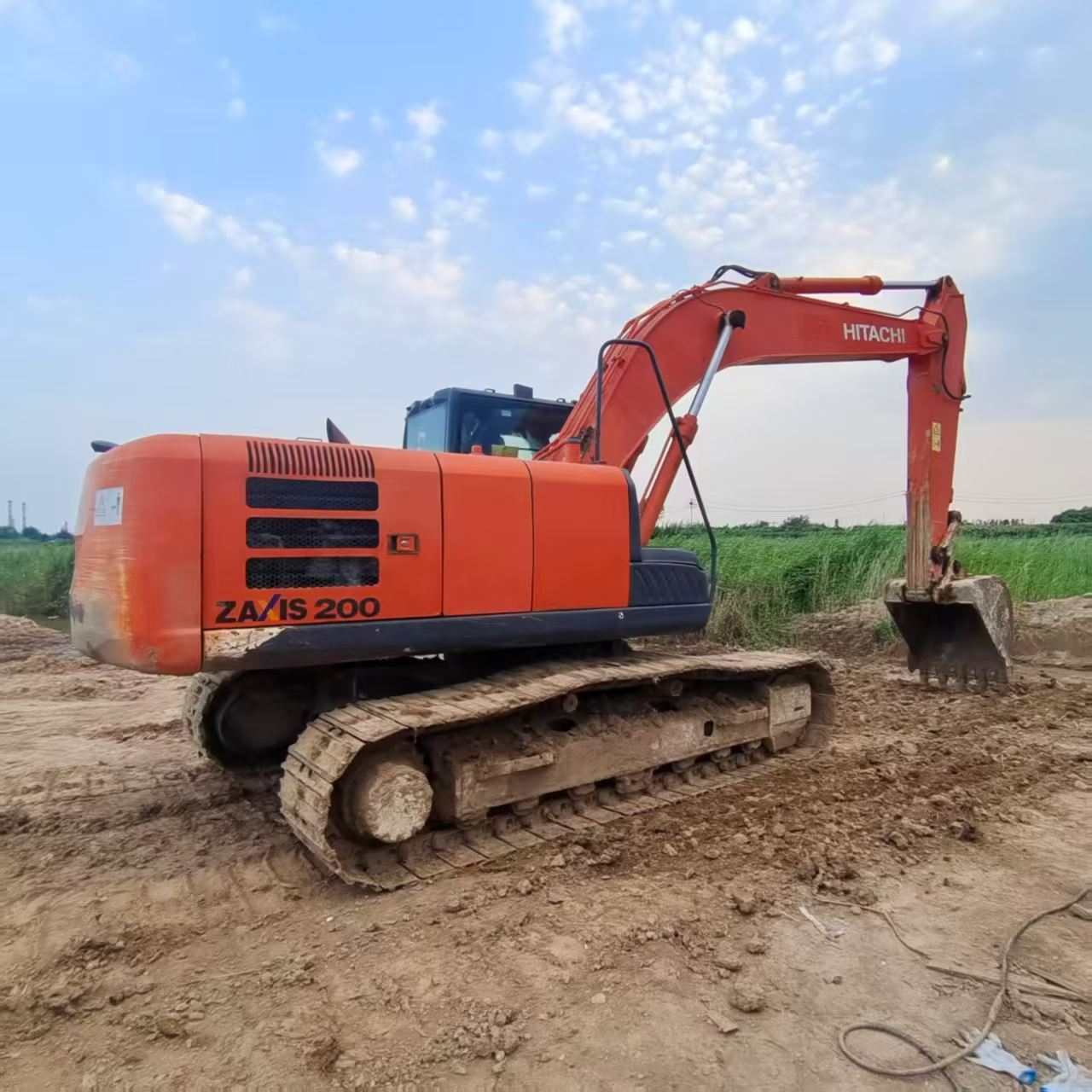 Buy Hitachi EX200 Used Excavator / 1