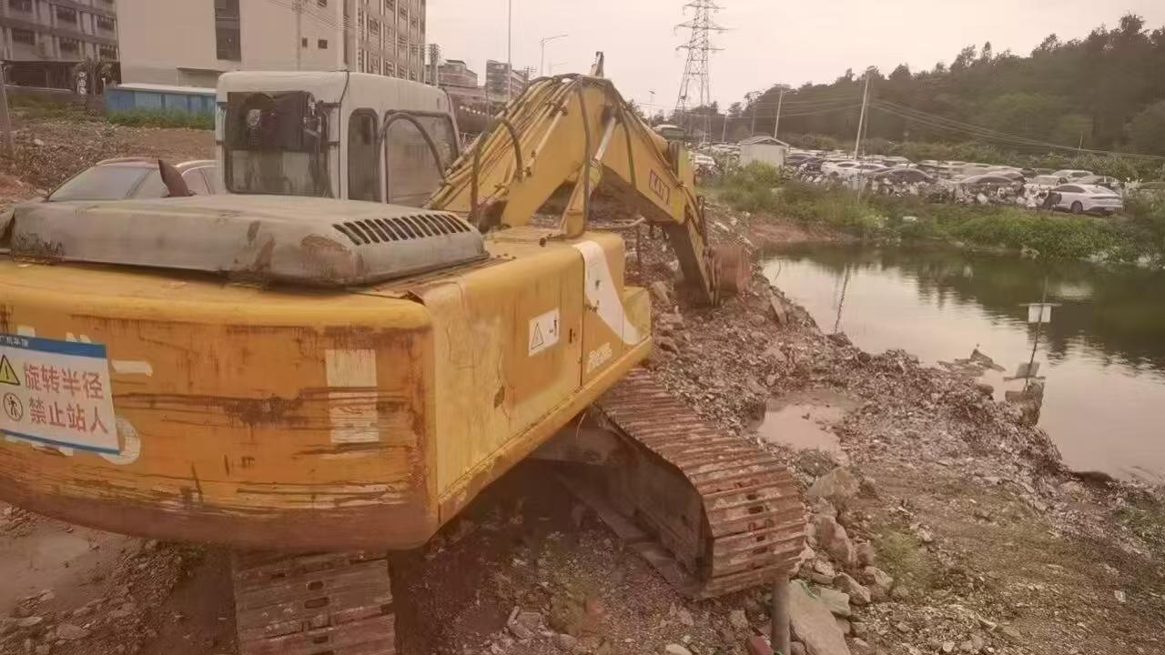 Buy Kato Used Excavator / 2 Buy Kato Used Excavator / 2