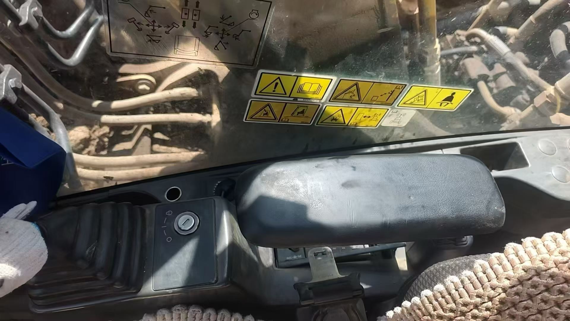 Buy Caterpillar 320D Used Excavator / 3 Buy Caterpillar 320D Used Excavator / 3