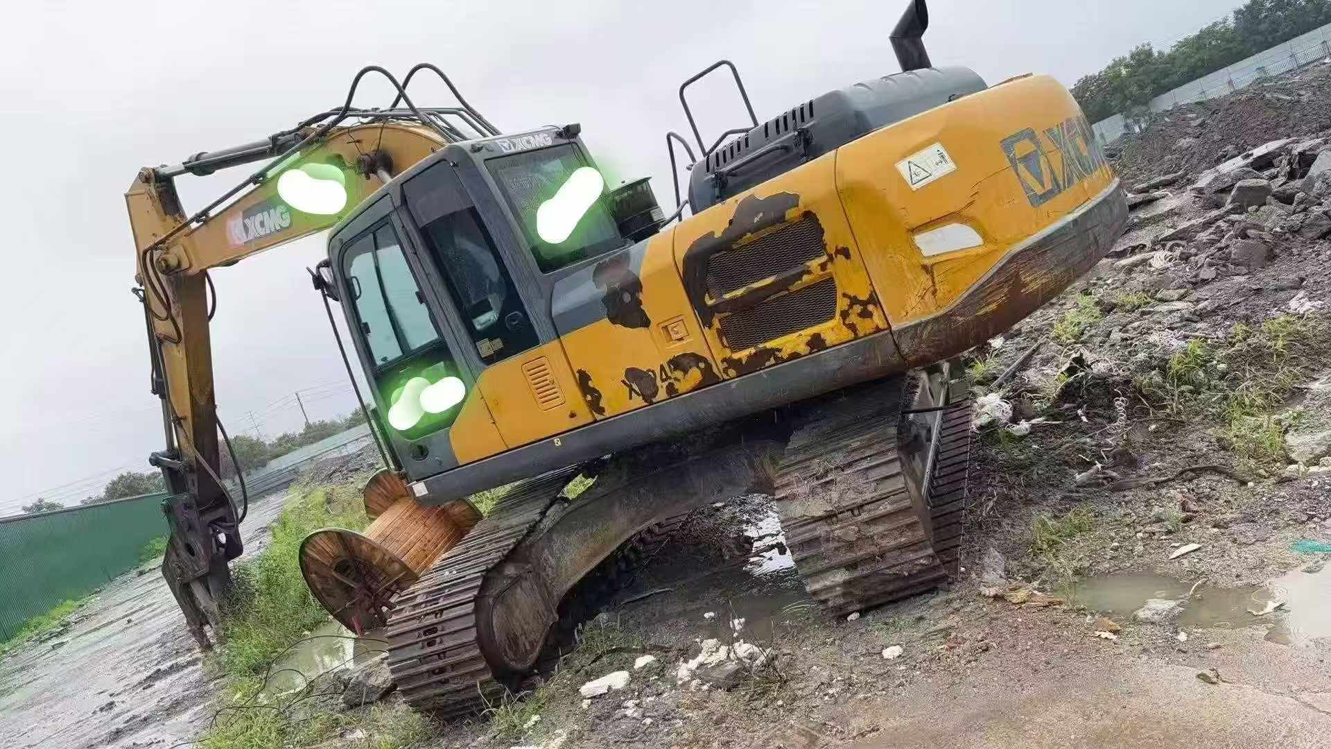 Buy XCMG XE215 Used Excavator / 1