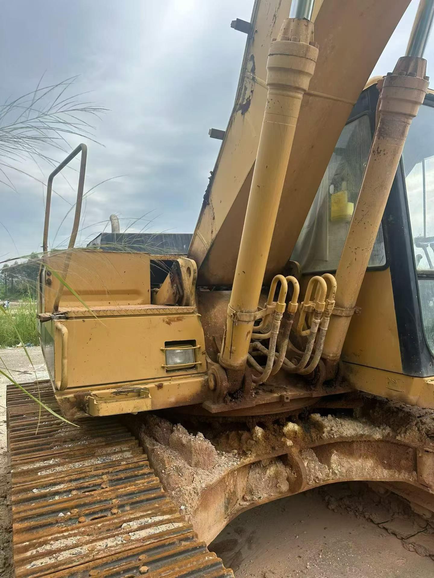 Buy Caterpillar E200B Used Excavator / 9 Buy Caterpillar E200B Used Excavator / 9