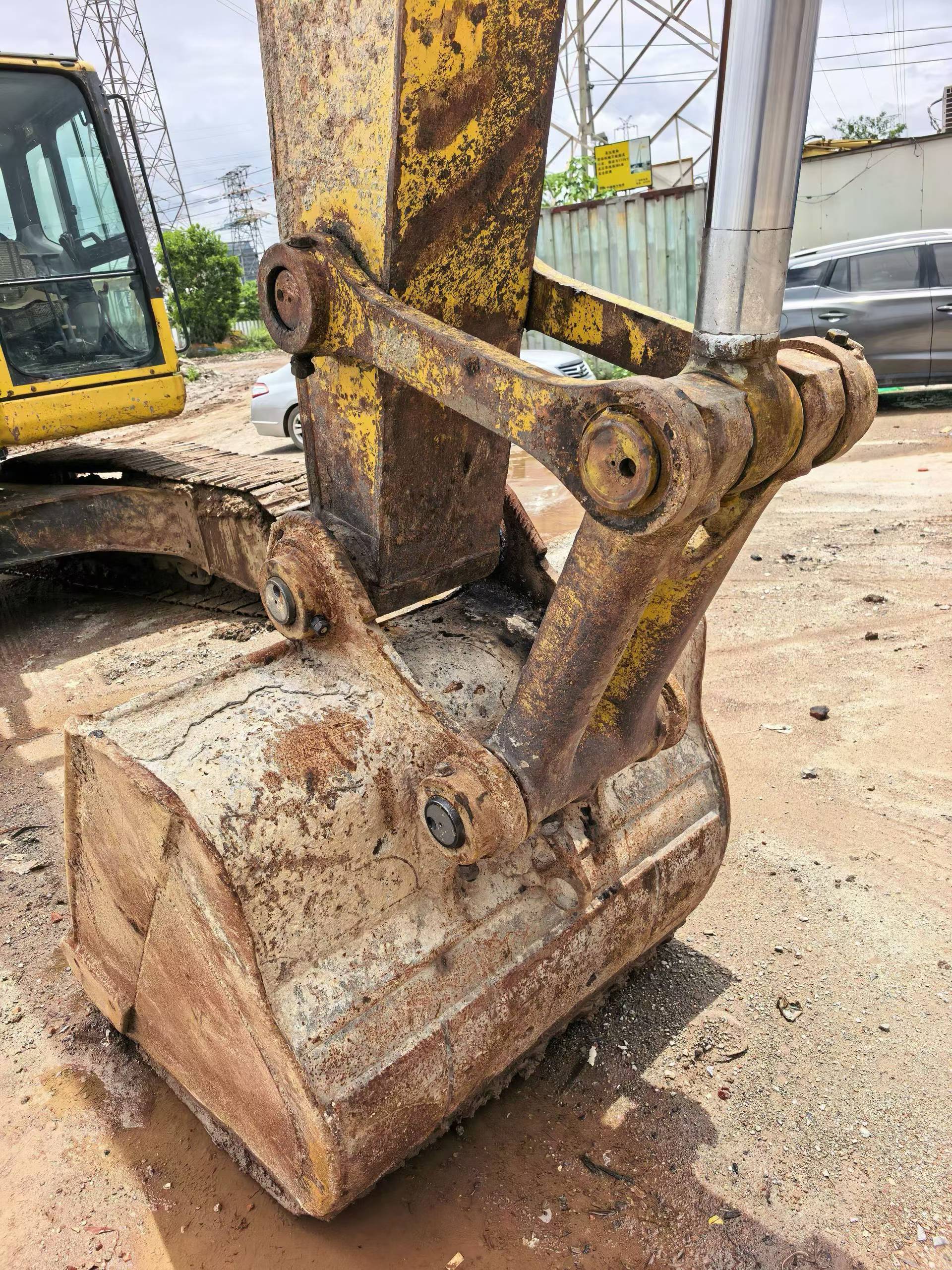 Buy Komatsu PC220-7 Used Excavator / 3