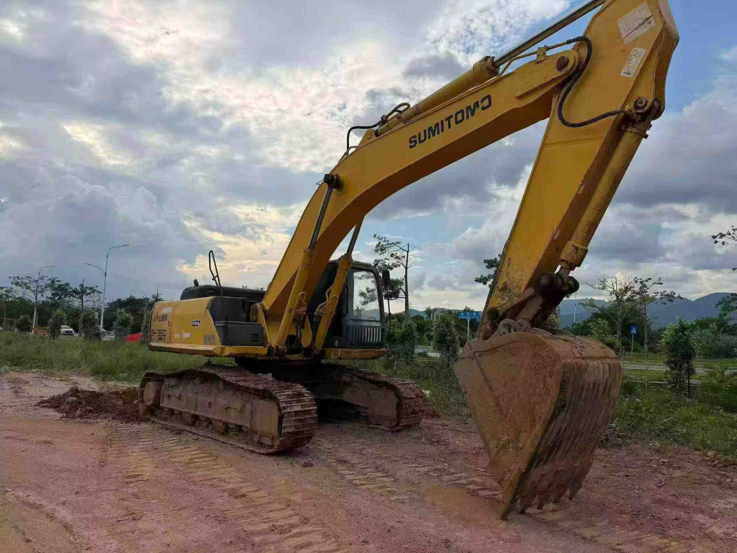 Buy Sumitomo SH360-5 Used Excavator / 3 Buy Sumitomo SH360-5 Used Excavator / 3