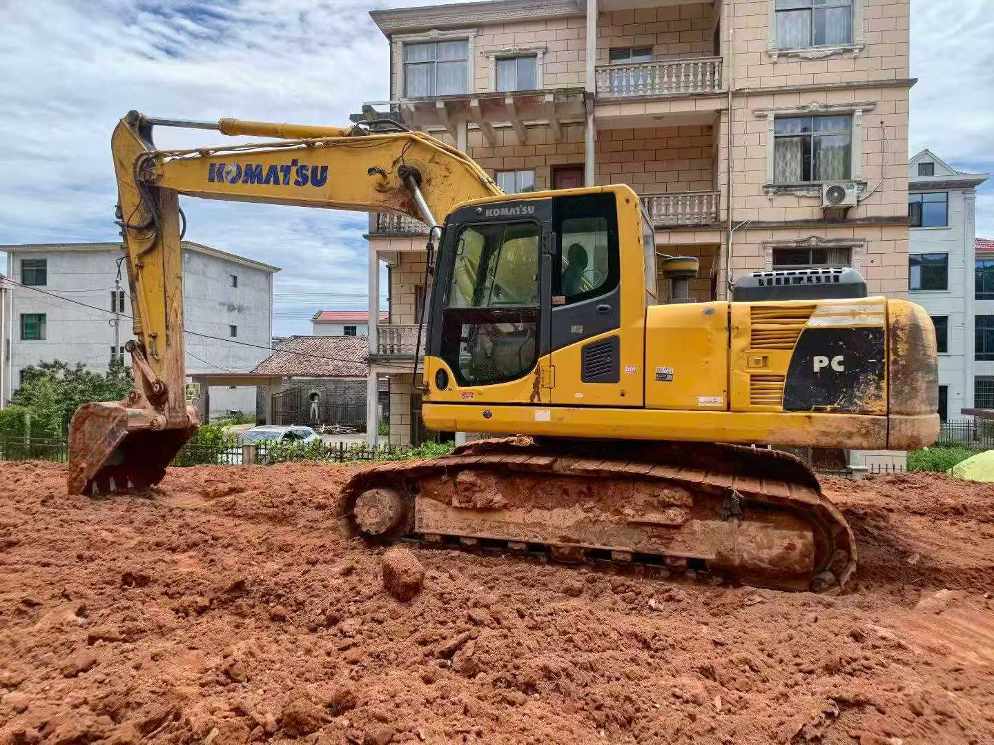 Buy Komatsu PC200-8 Used Excavator / 2 Buy Komatsu PC200-8 Used Excavator / 2