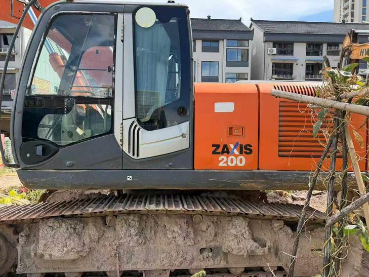 Buy Hitachi EX200-3 Used Excavator / 1