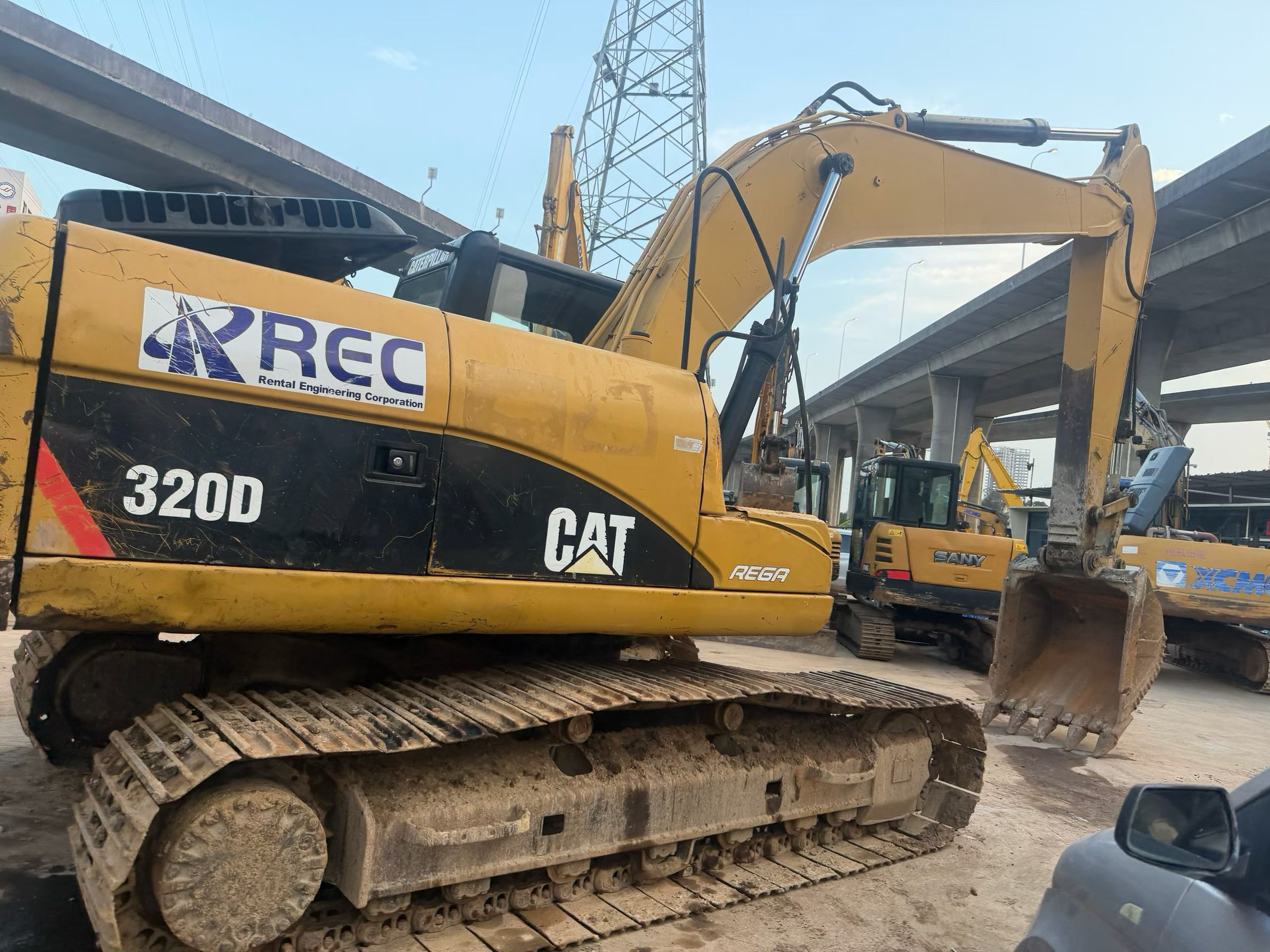 Buy Caterpillar 320D Used Excavator / 3 Buy Caterpillar 320D Used Excavator / 3