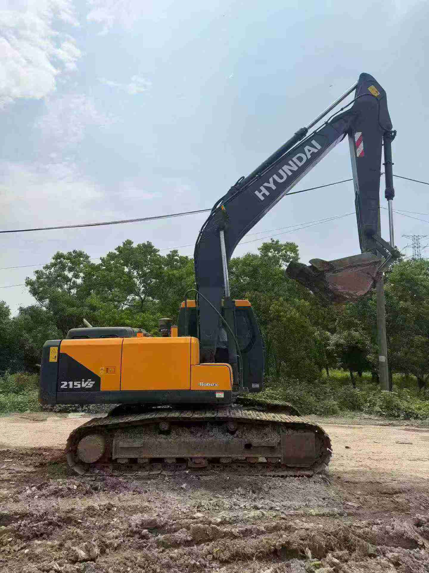 Buy Hyundai R215VS Used Excavator / 3 Buy Hyundai R215VS Used Excavator / 3