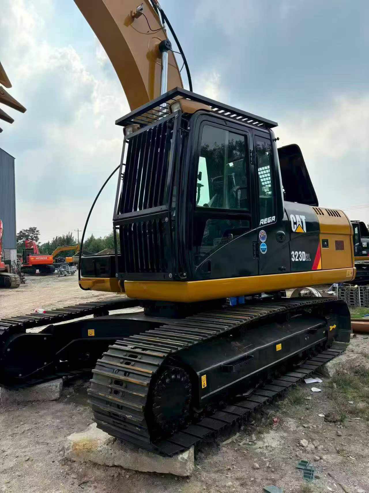 Buy Caterpillar 320D Used Excavator / 2 Buy Caterpillar 320D Used Excavator / 2