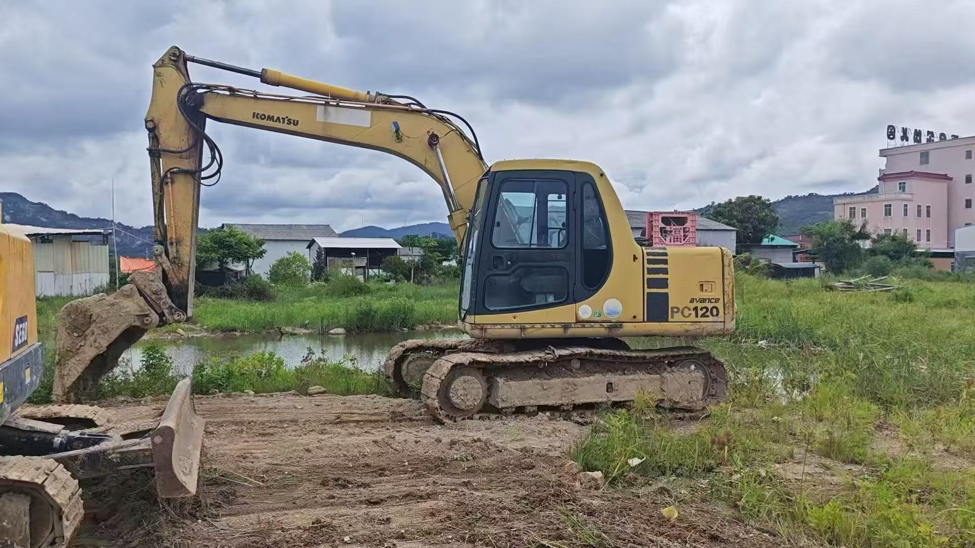 Buy Komatsu PC100-6E Used Excavator / 3