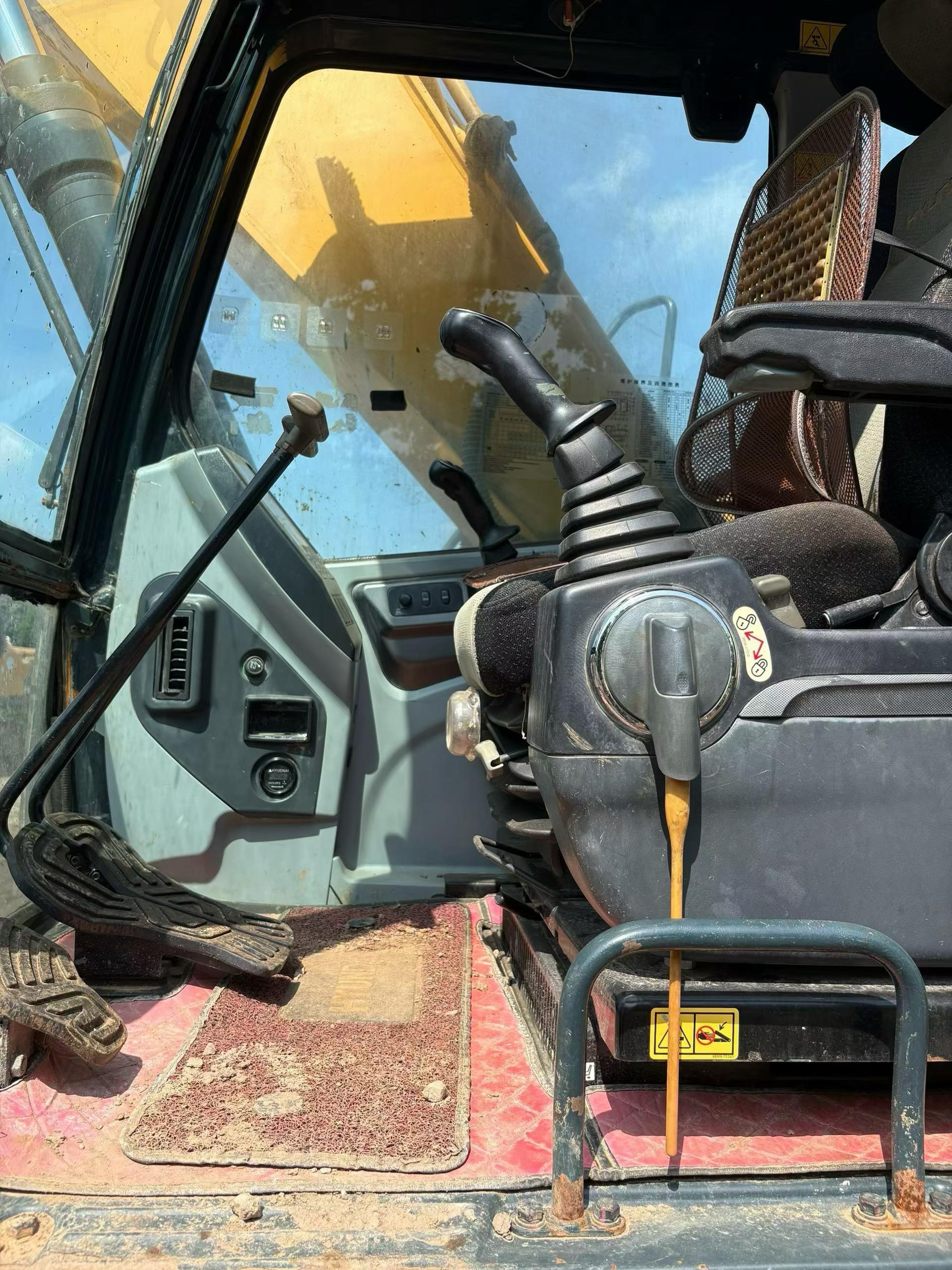 Buy Hyundai R215-7 Used Excavator / 9 Buy Hyundai R215-7 Used Excavator / 9