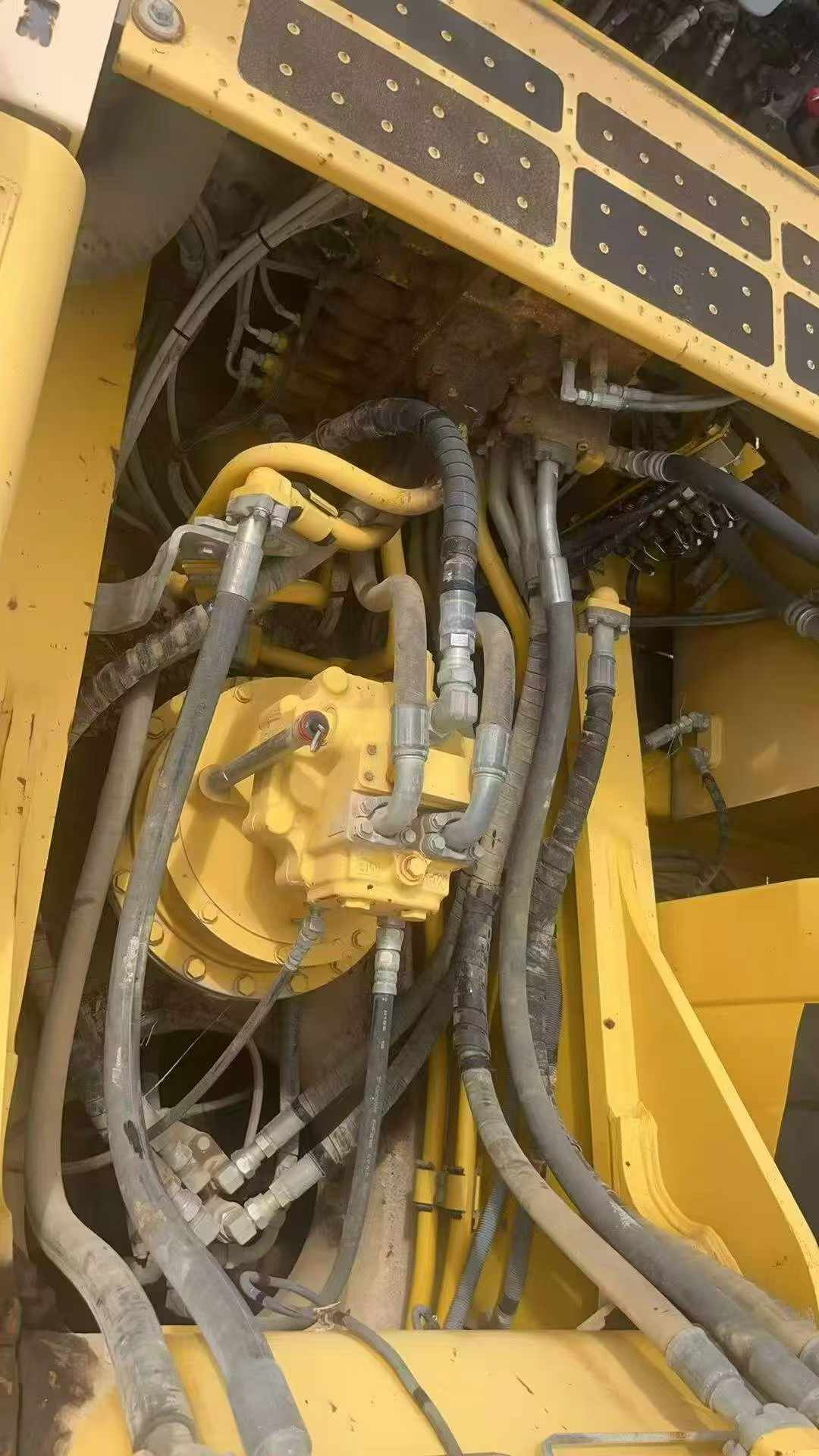 Buy Komatsu PC390LC-8M0 Used Excavator / 2 Buy Komatsu PC390LC-8M0 Used Excavator / 2