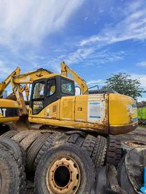 Buy Komatsu PC200-7 Used Excavator / 2 Buy Komatsu PC200-7 Used Excavator / 2