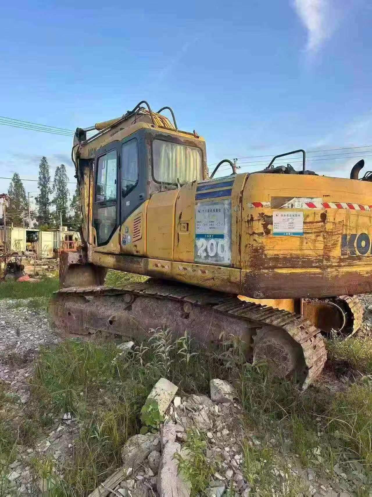 Buy Komatsu PC200-7 Used Excavator / 2 Buy Komatsu PC200-7 Used Excavator / 2