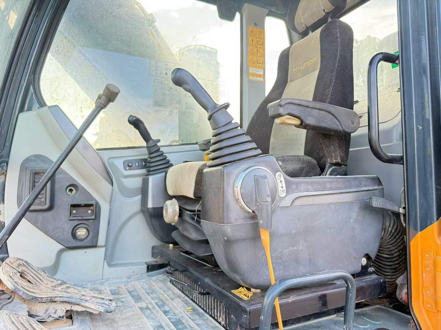 Buy Hyundai R215-7 Used Excavator / 9 Buy Hyundai R215-7 Used Excavator / 9