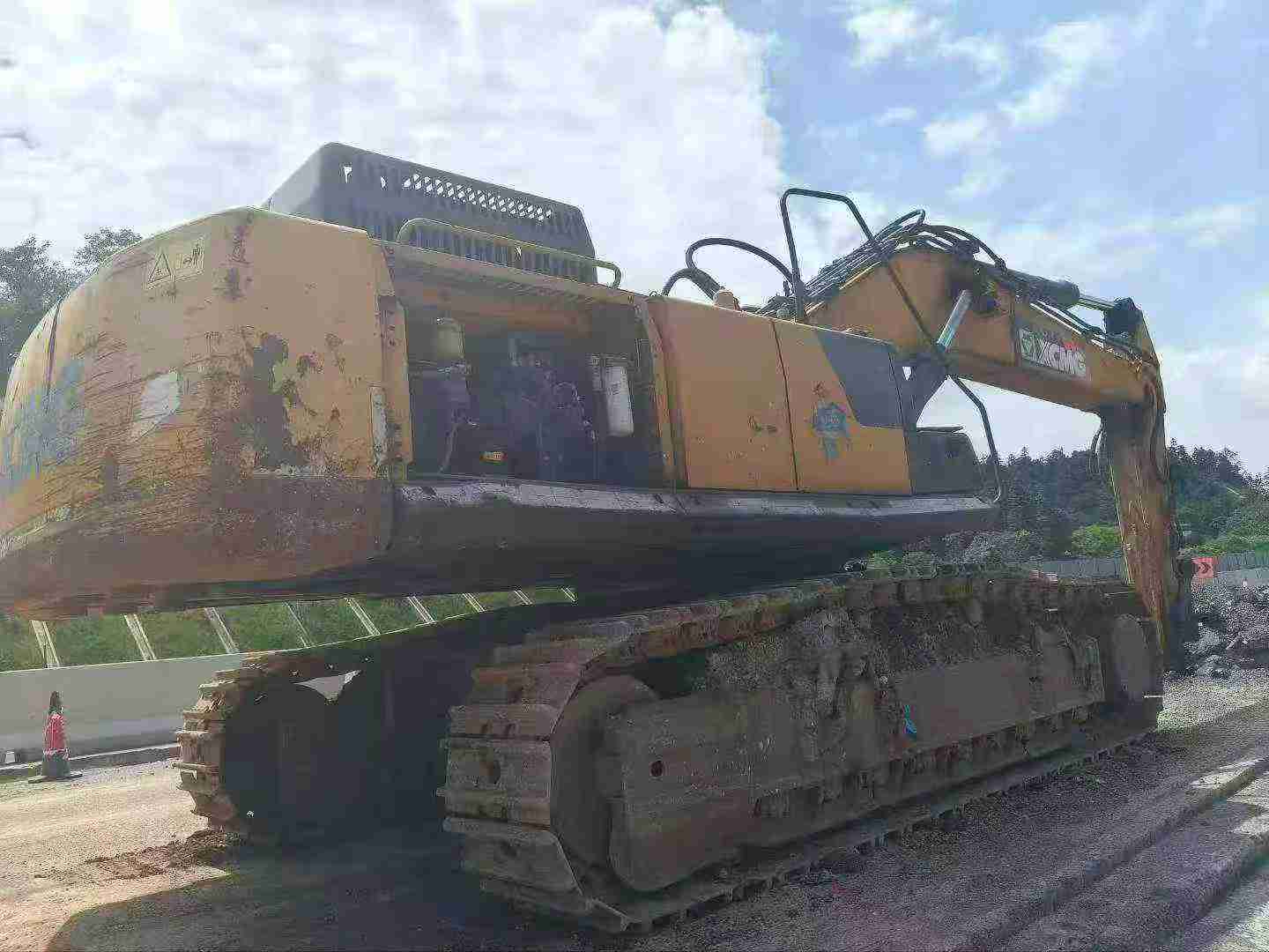 Buy XCMG XE490D Used Excavator / 4 Buy XCMG XE490D Used Excavator / 4