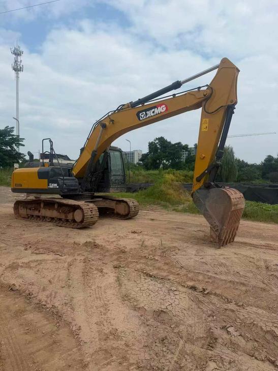 Buy XCMG XE200 Used Excavator / 1