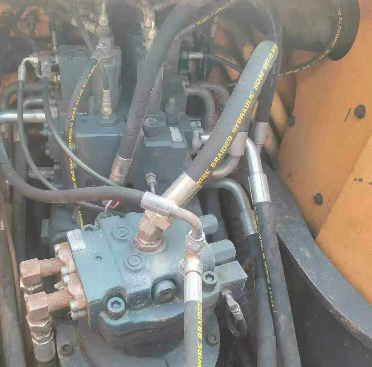 Buy Hyundai R220-5 Used Excavator / 6 Buy Hyundai R220-5 Used Excavator / 6