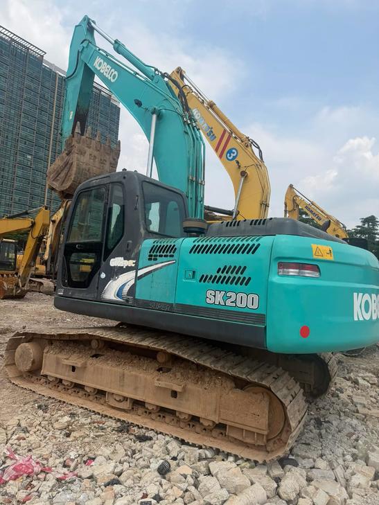 Buy Kobelco SK200 Used Excavator / 1
