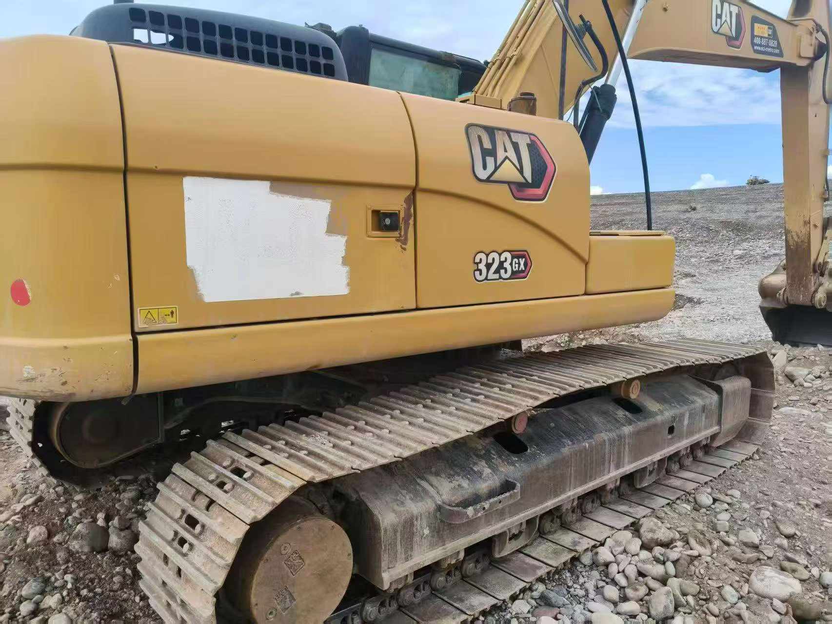 Buy Caterpillar 323 Used Excavator / 2 Buy Caterpillar 323 Used Excavator / 2