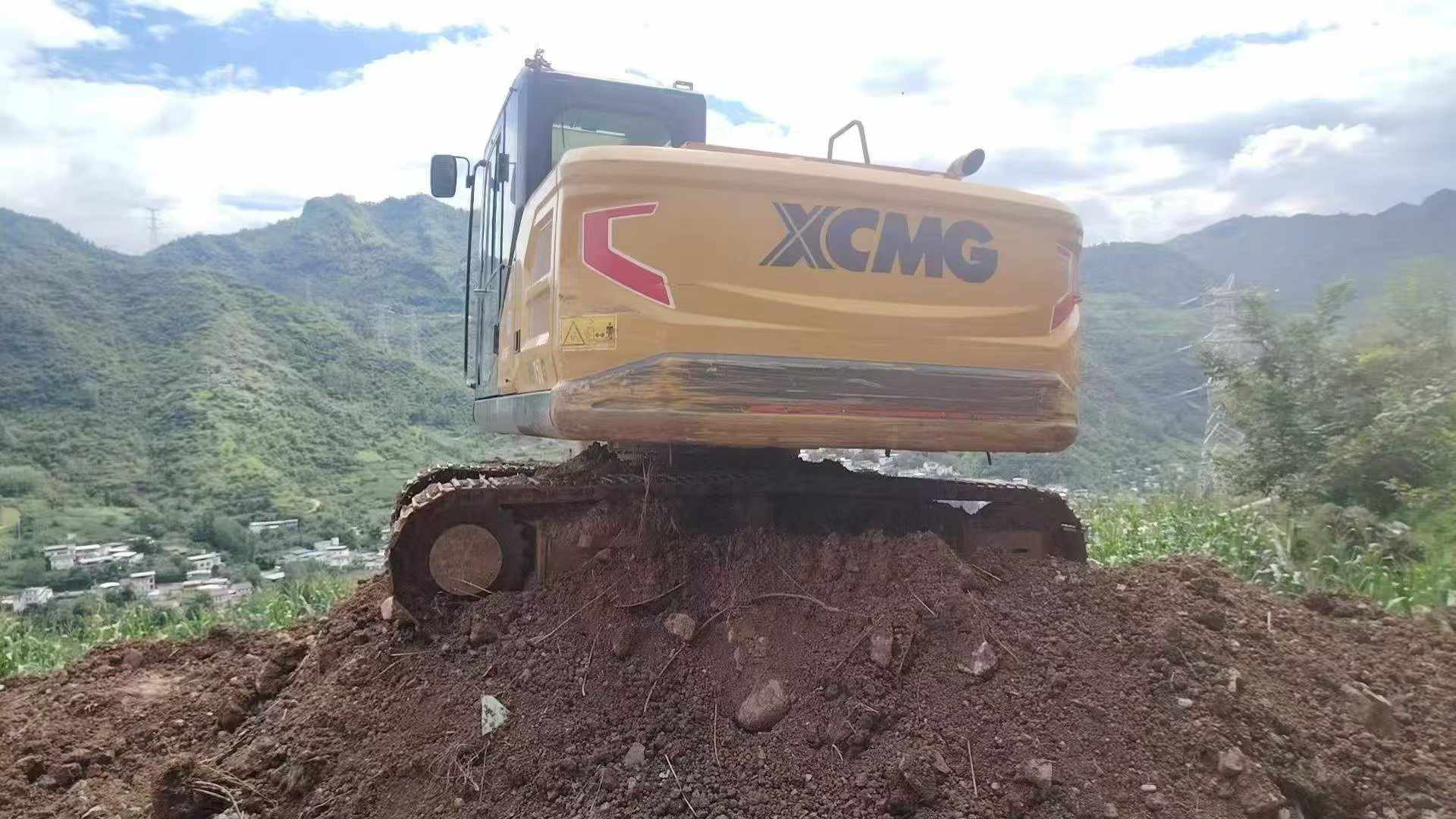 Buy XCMG XE135B Used Excavator / 3 Buy XCMG XE135B Used Excavator / 3