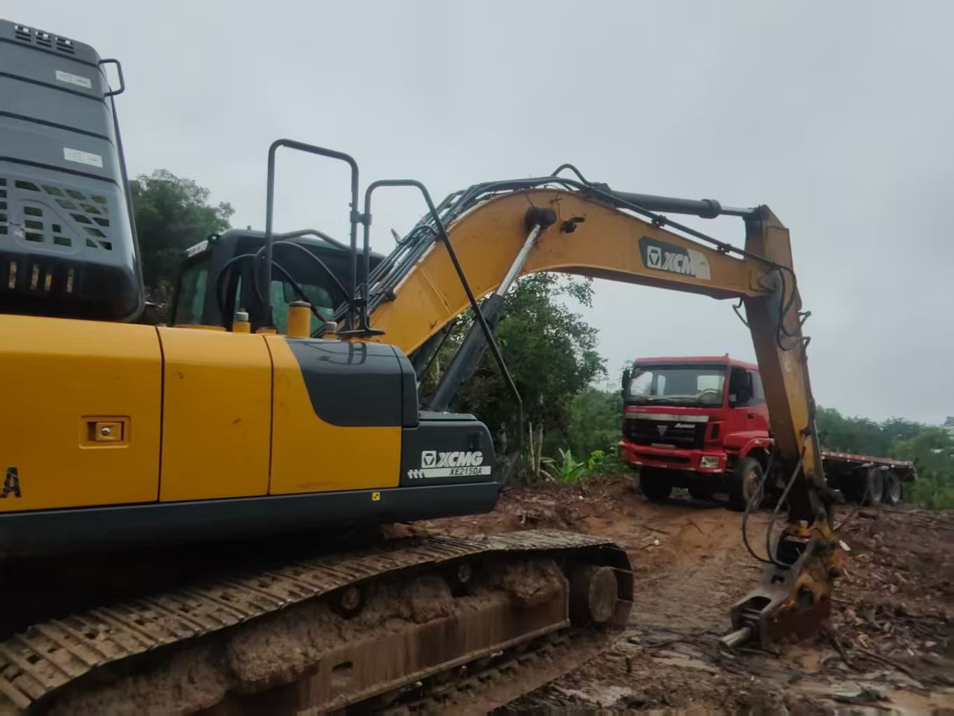 Buy XCMG XE215 Used Excavator / 1