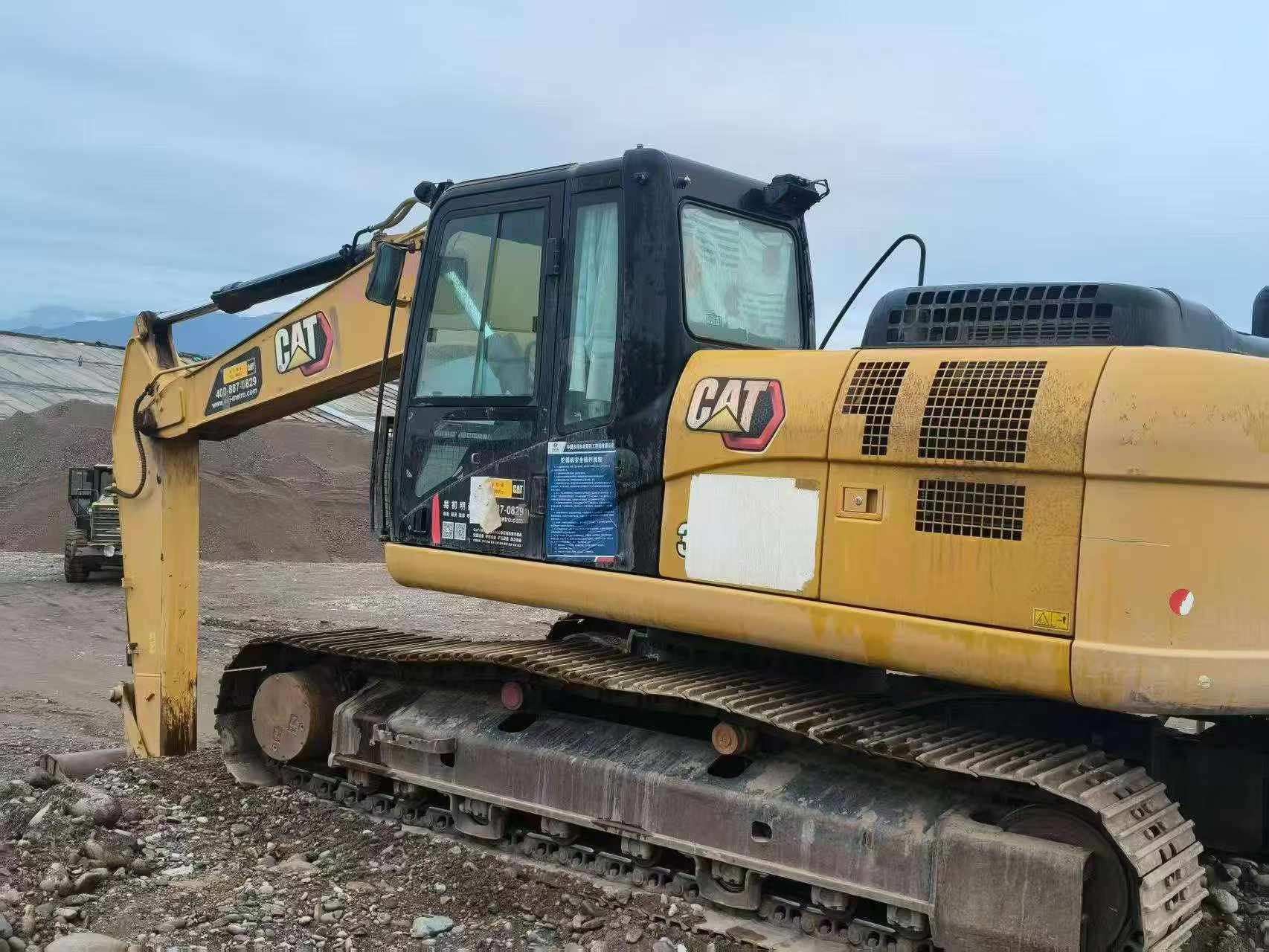 Buy Caterpillar 323 Used Excavator / 1