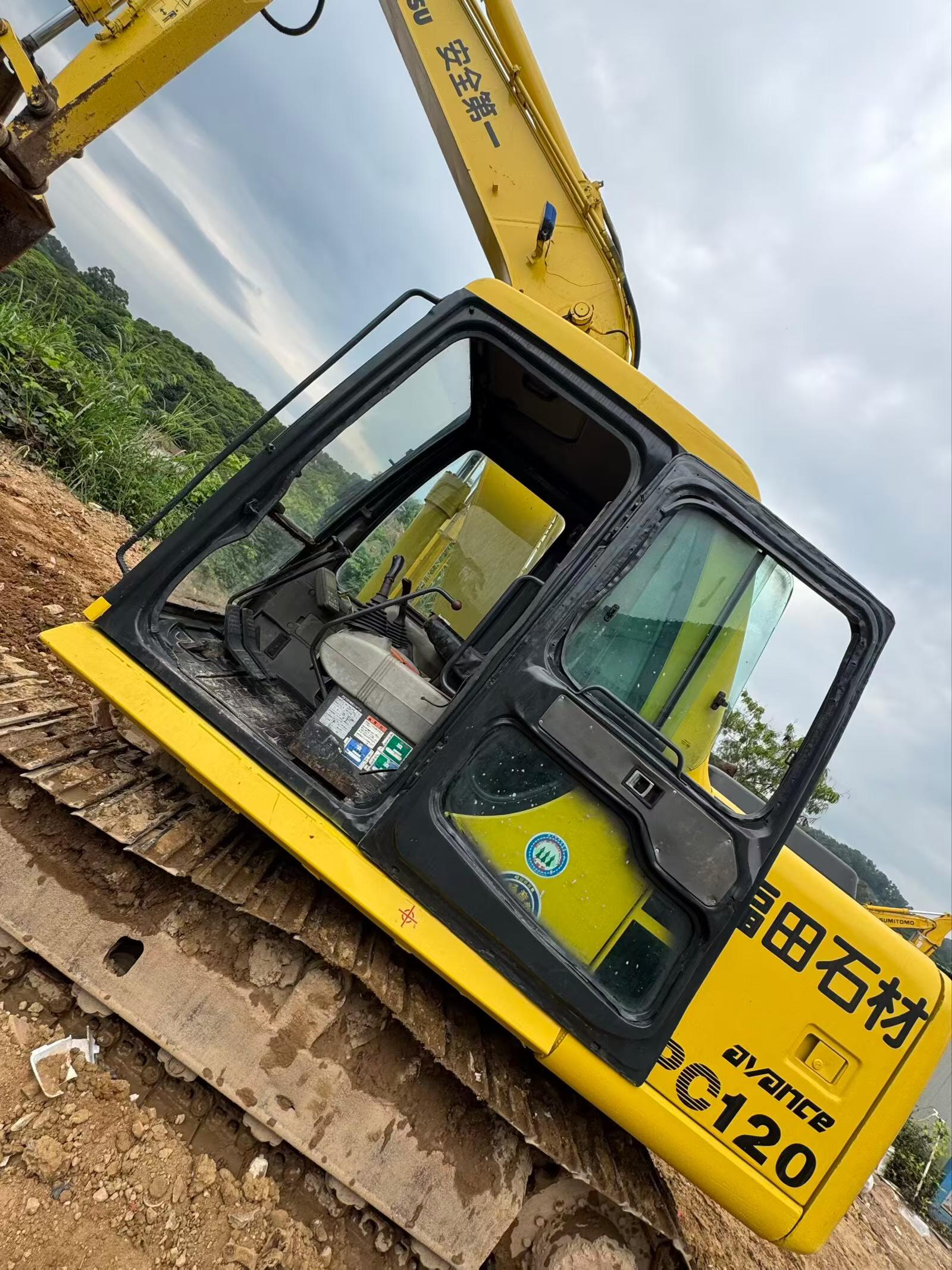 Buy Komatsu PC120-6 Used Excavator / 4 Buy Komatsu PC120-6 Used Excavator / 4