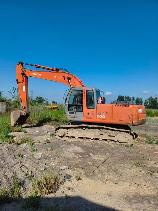 Buy Hitachi EX200 Used Excavator / 1
