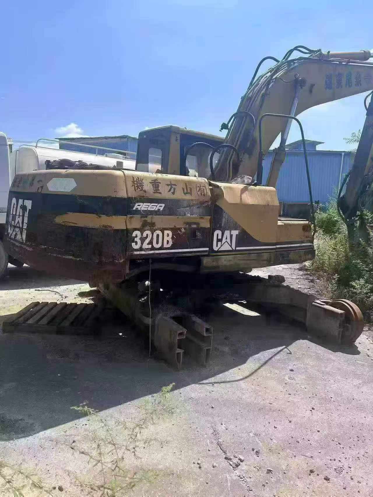Buy Caterpillar 320B Used Excavator / 1