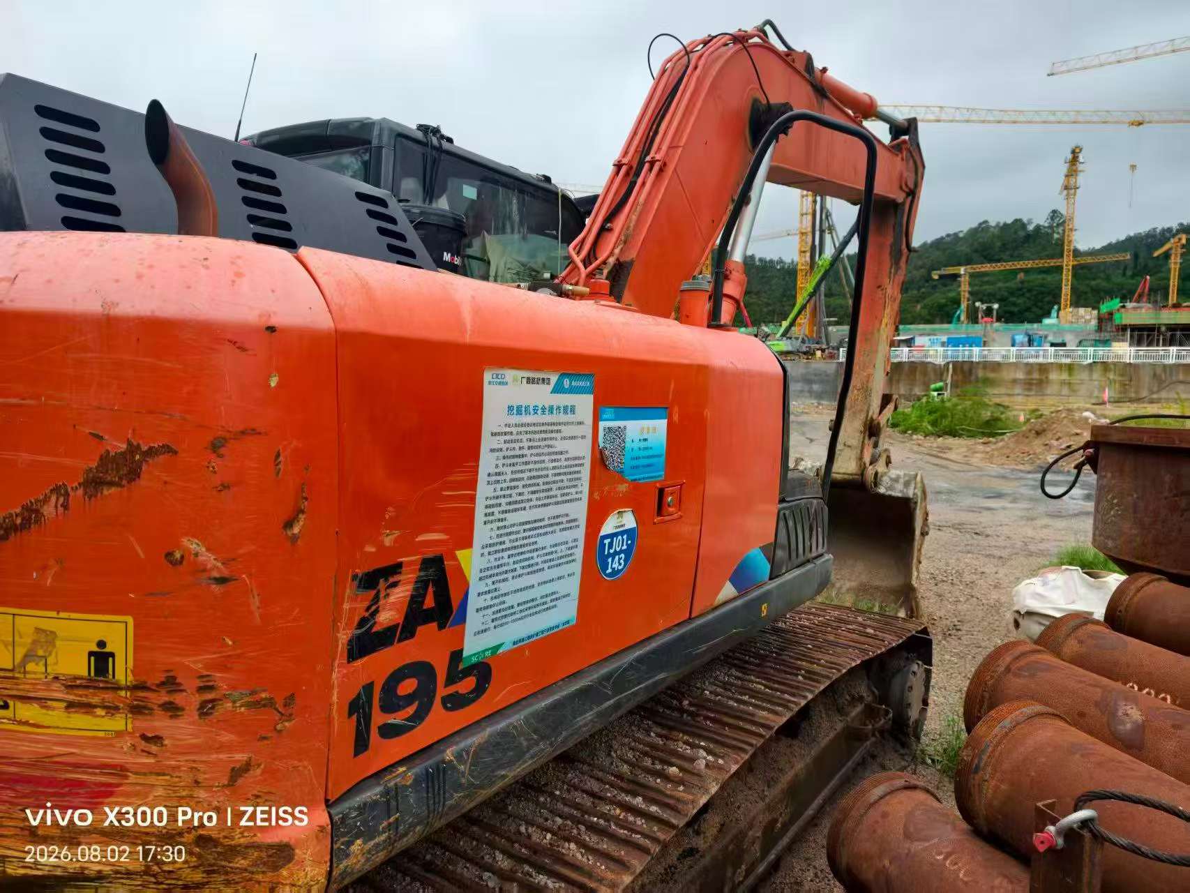 Buy Hitachi ZX195-5A Used Excavator / 3 Buy Hitachi ZX195-5A Used Excavator / 3