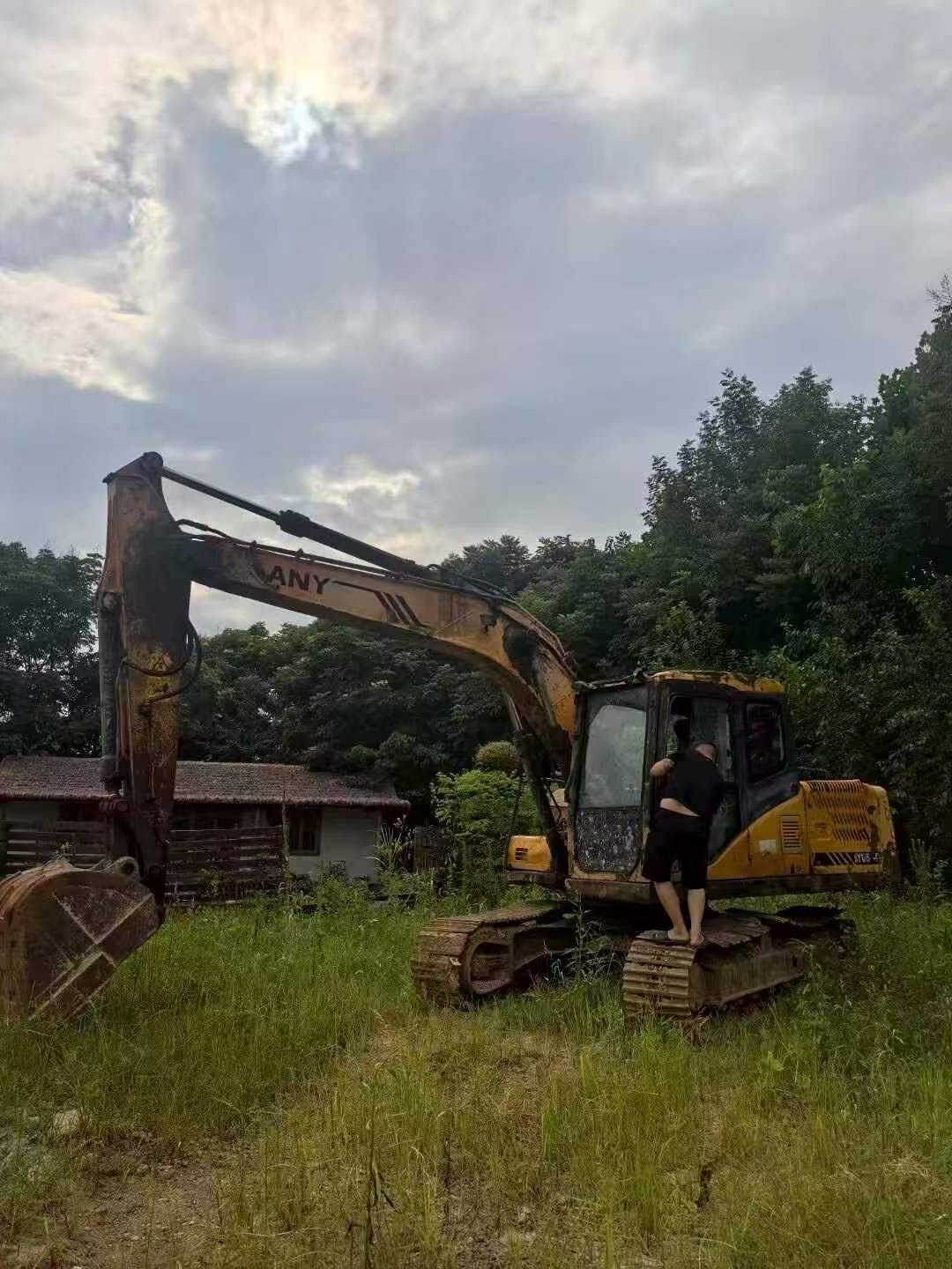 Buy Sany SY135 Used Excavator / 2 Buy Sany SY135 Used Excavator / 2