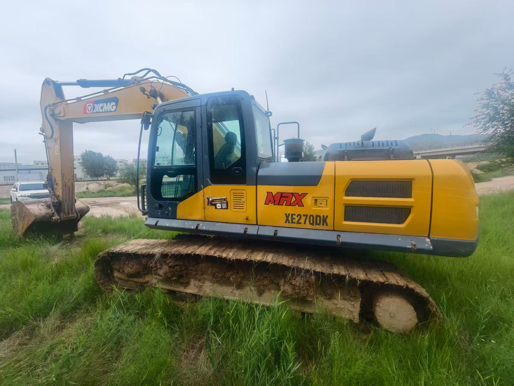 Buy XCMG XE270DK Used Excavator / 2 Buy XCMG XE270DK Used Excavator / 2
